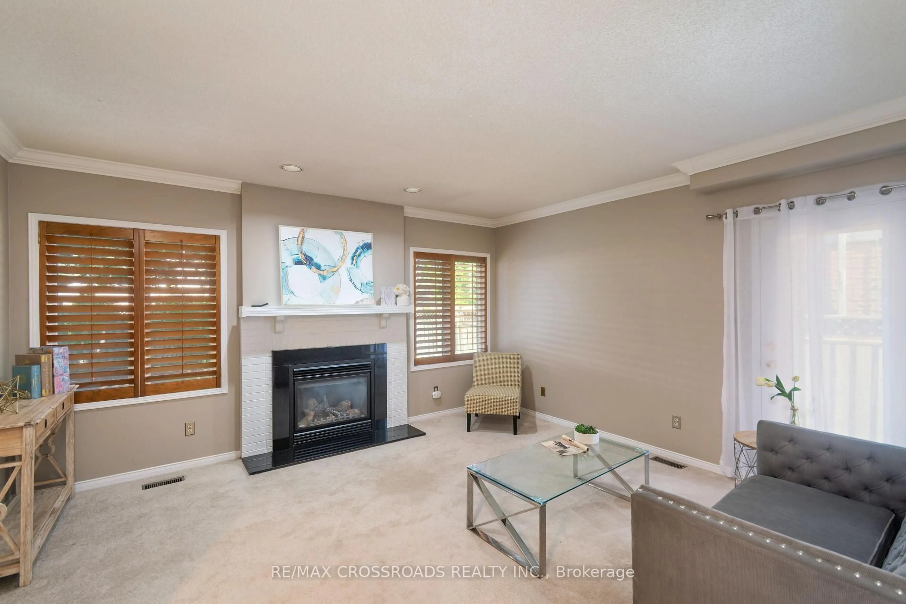 Living room with furniture, unknown for 5316 Middlebury Dr, Mississauga Ontario L5M 5E6