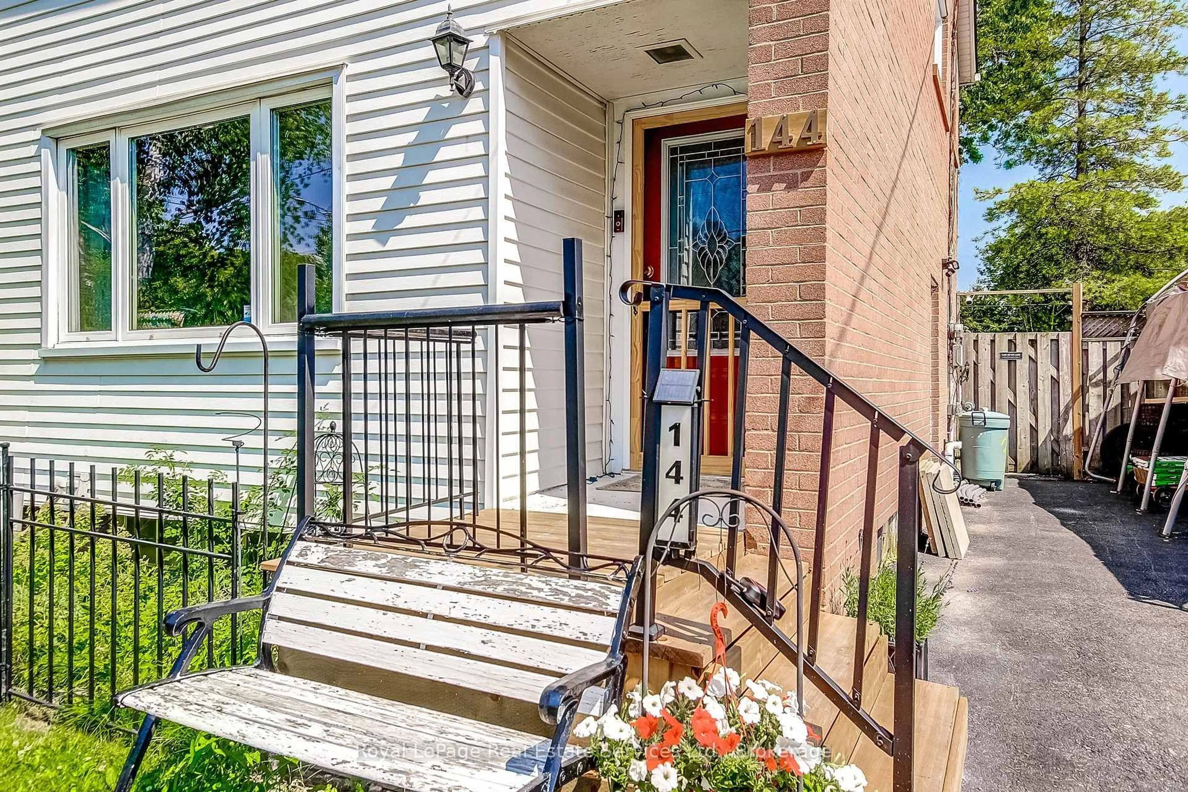 Unknown for 144 Heslop Rd, Milton Ontario L9T 1B4