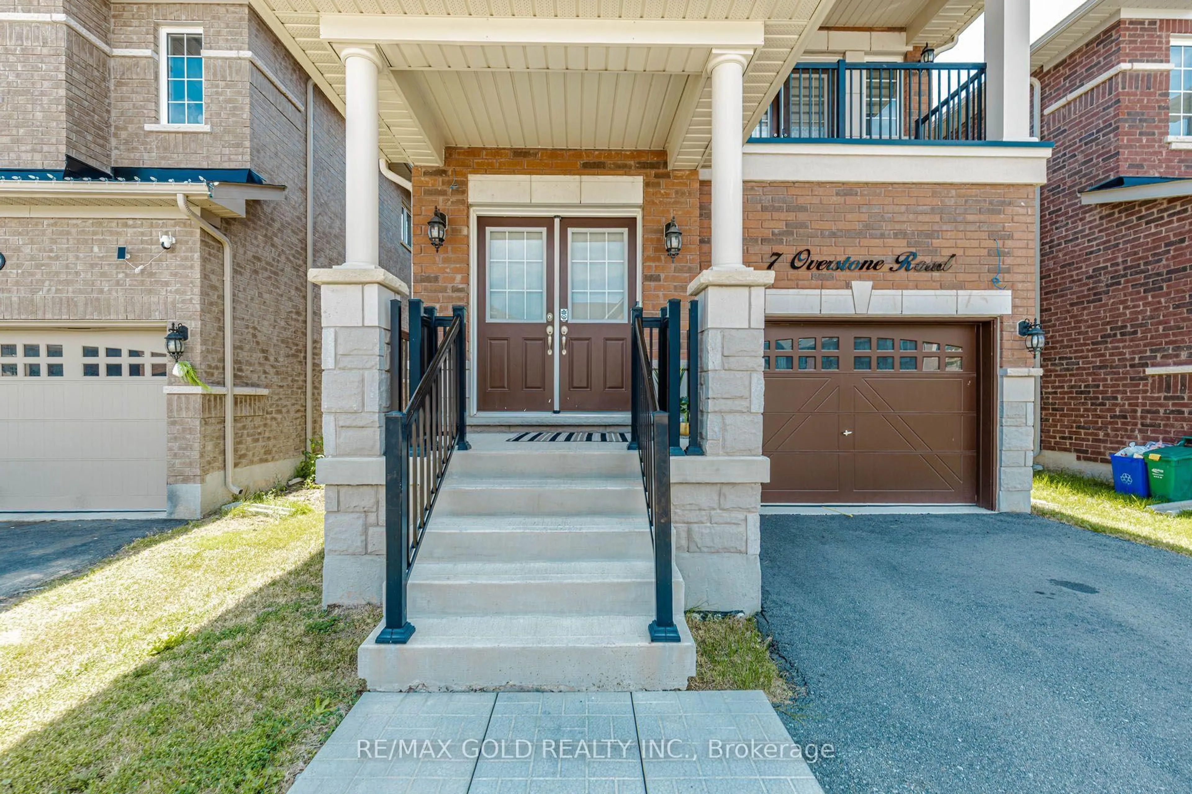 Indoor entryway for 7 Overstone Rd, Halton Hills Ontario L7G 0N5