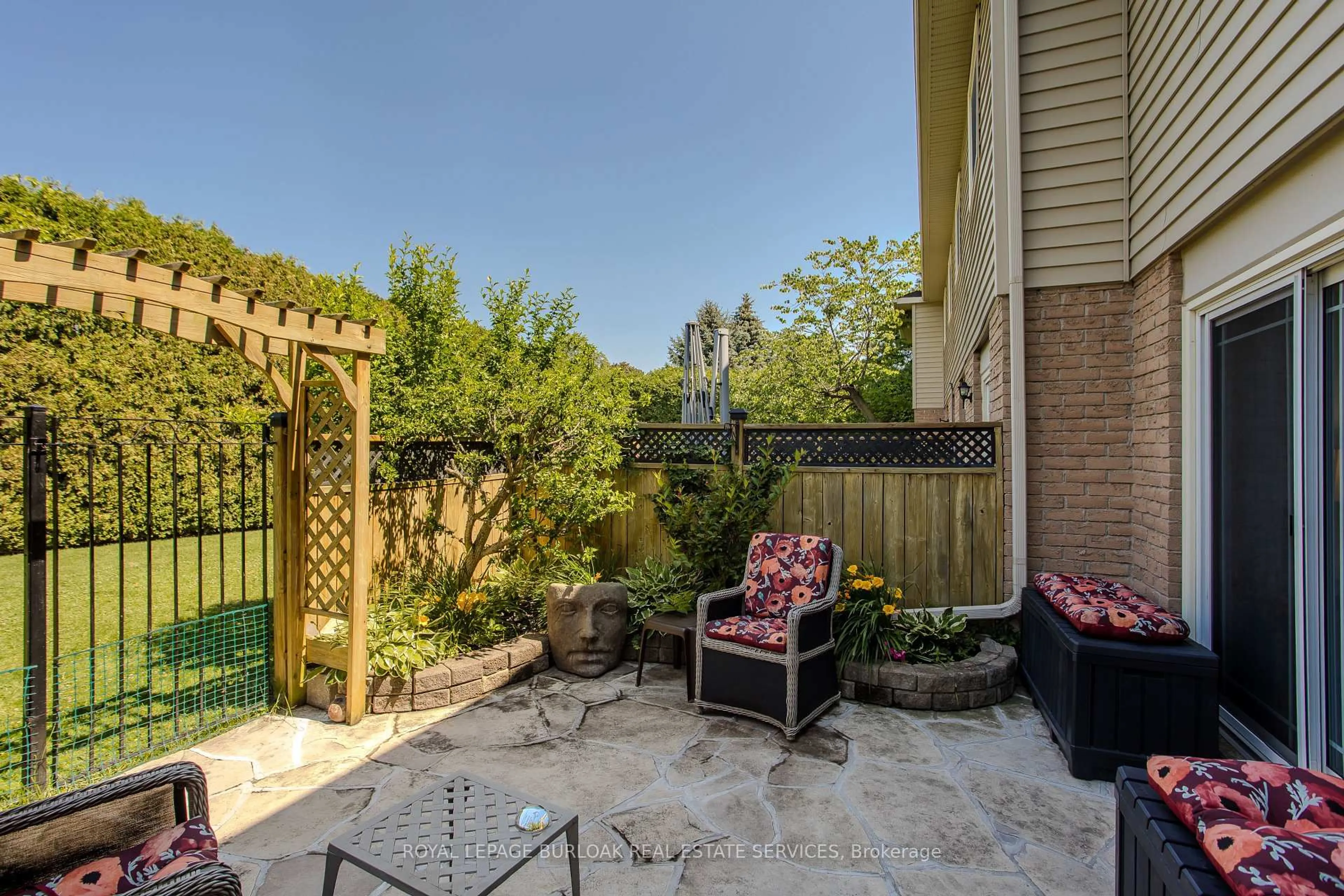 Patio, street for 5411 Lakeshore Rd #9, Burlington Ontario L7L 1E1
