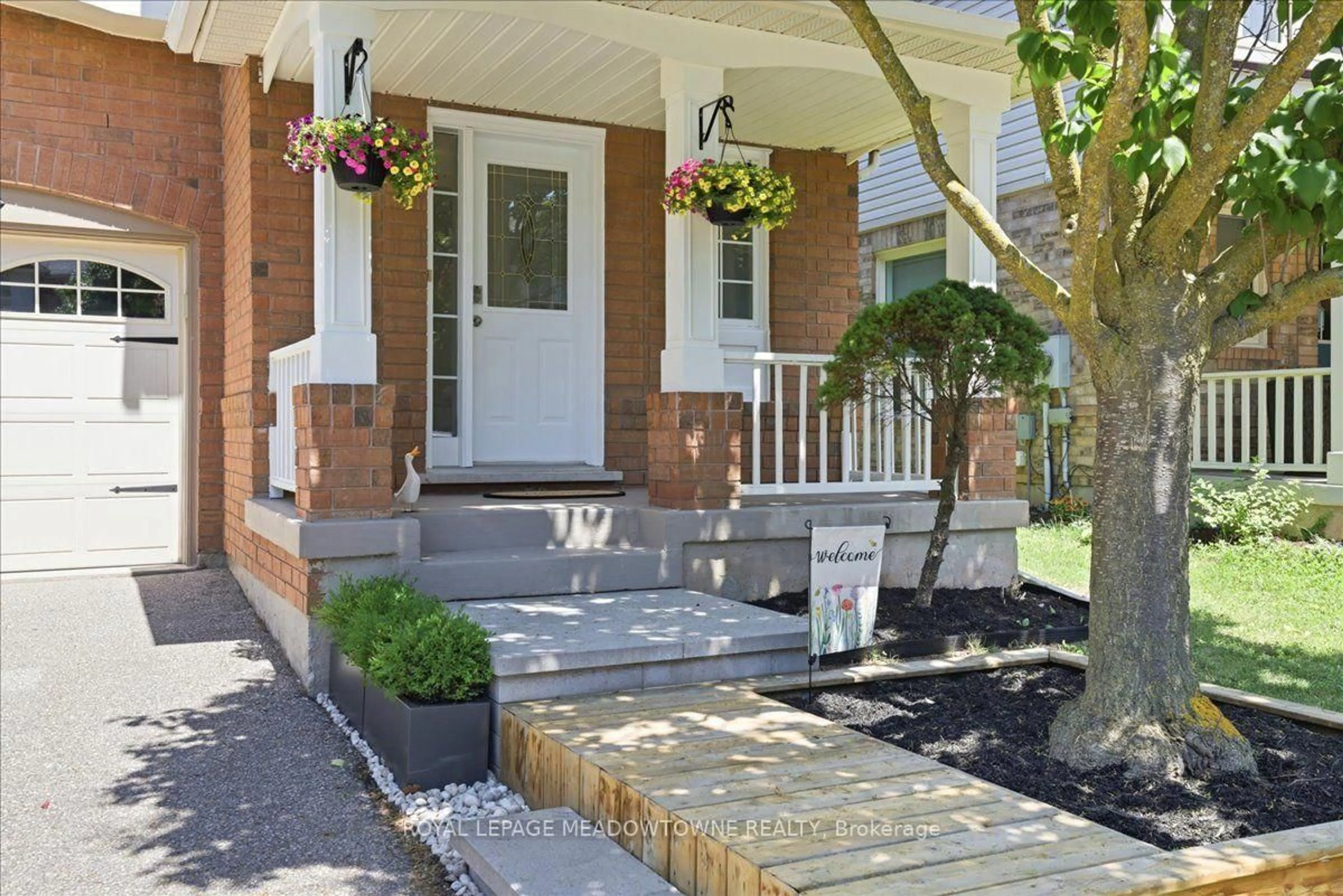 Unknown for 2068 Broadleaf Cres, Burlington Ontario L7L 6S4
