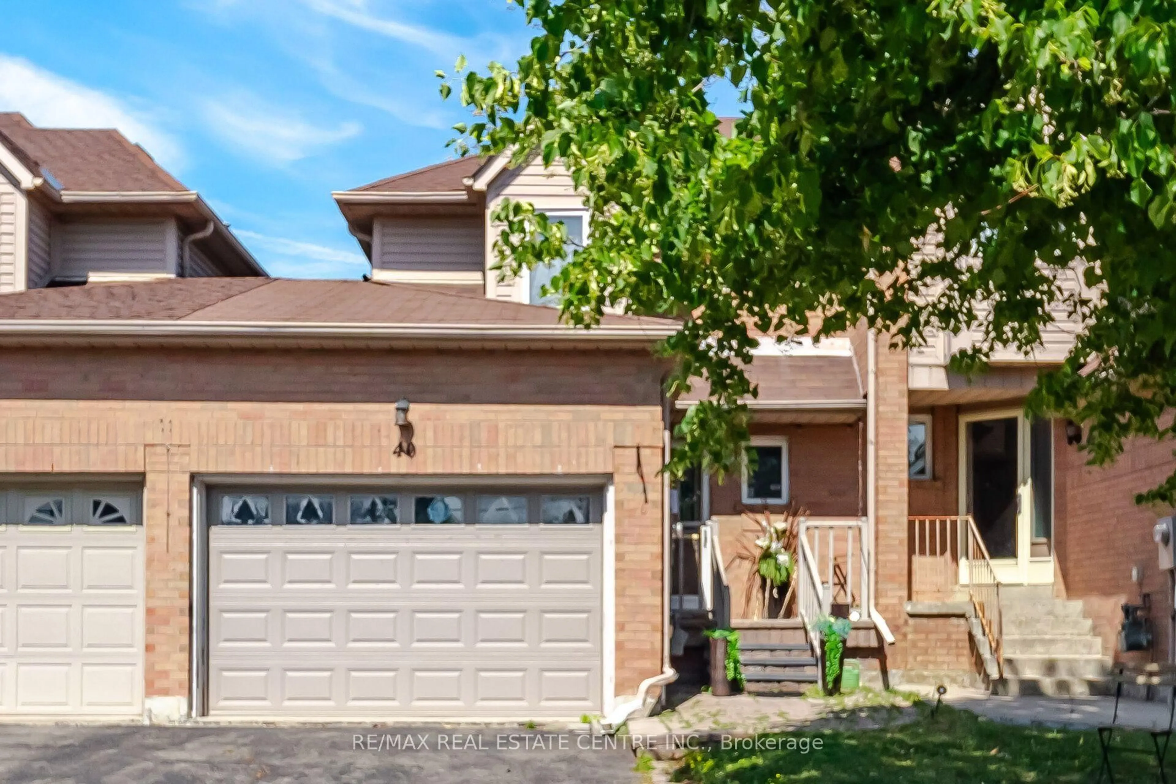 Home with brick exterior material, street for 40 Langdale Cres, Brampton Ontario L6Y 4R7