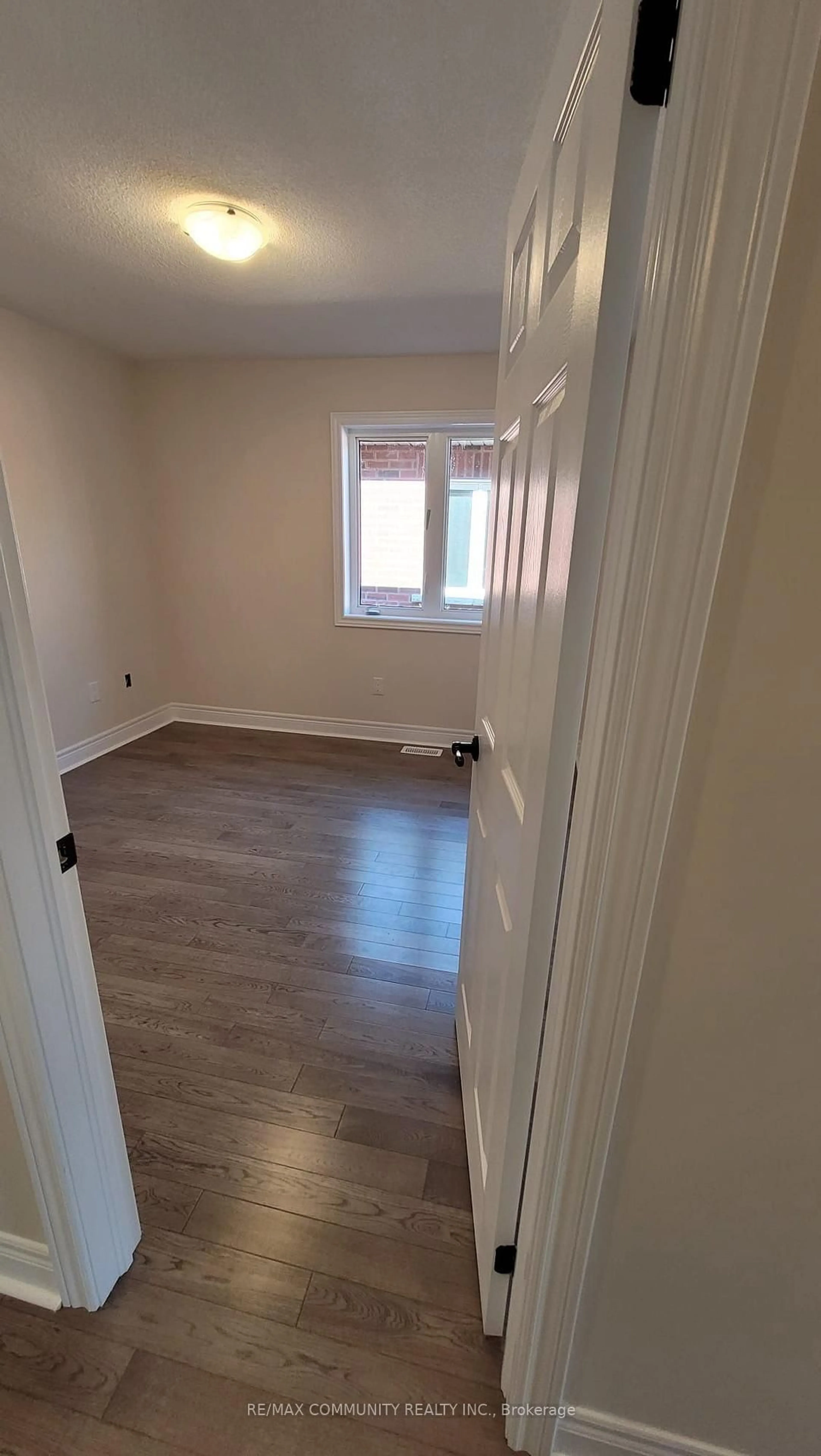 A pic of a room for 18 Walworth St, Halton Hills Ontario L7G 0N5