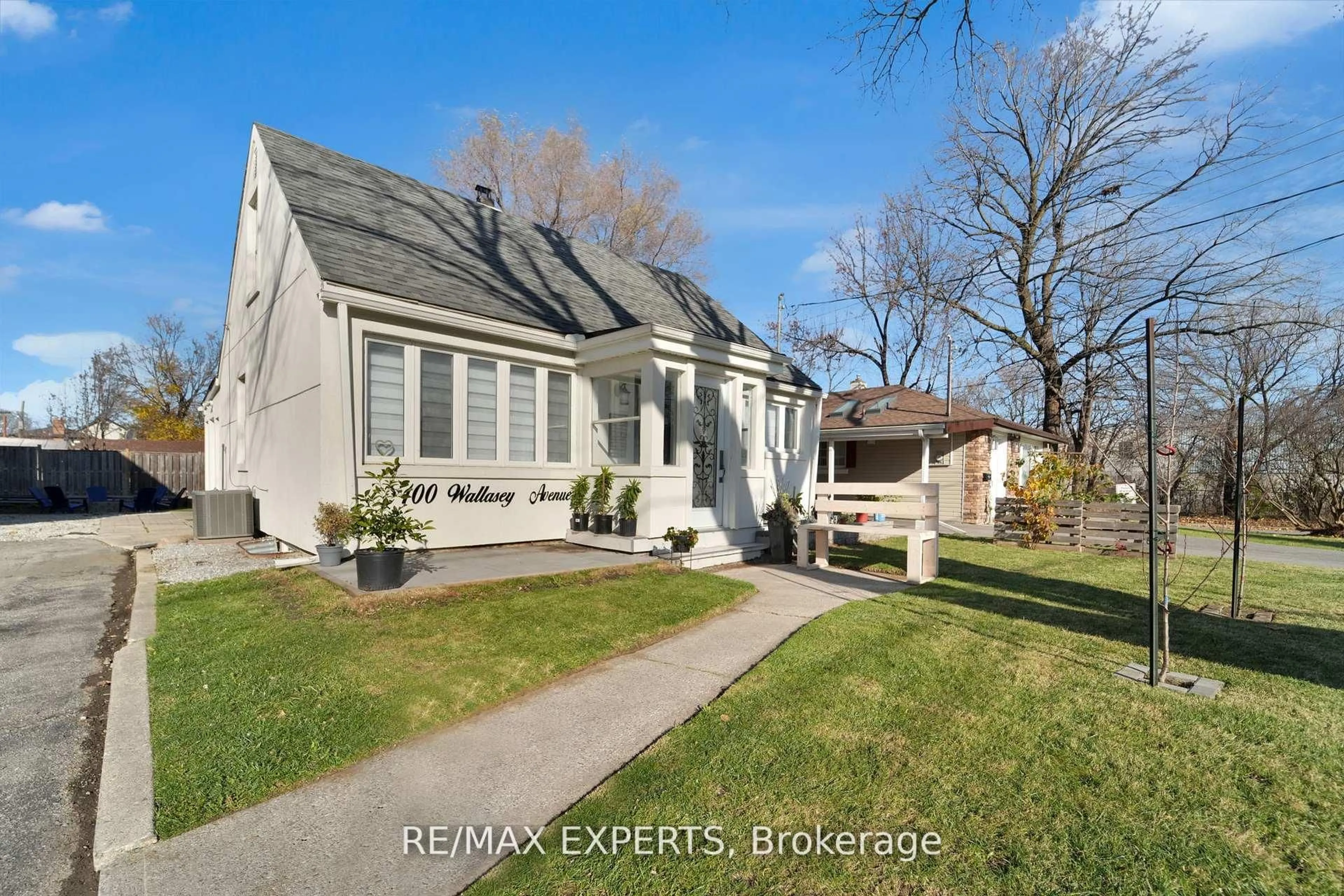 Unknown for 100 Wallasey Ave, Toronto Ontario M9M 1E4