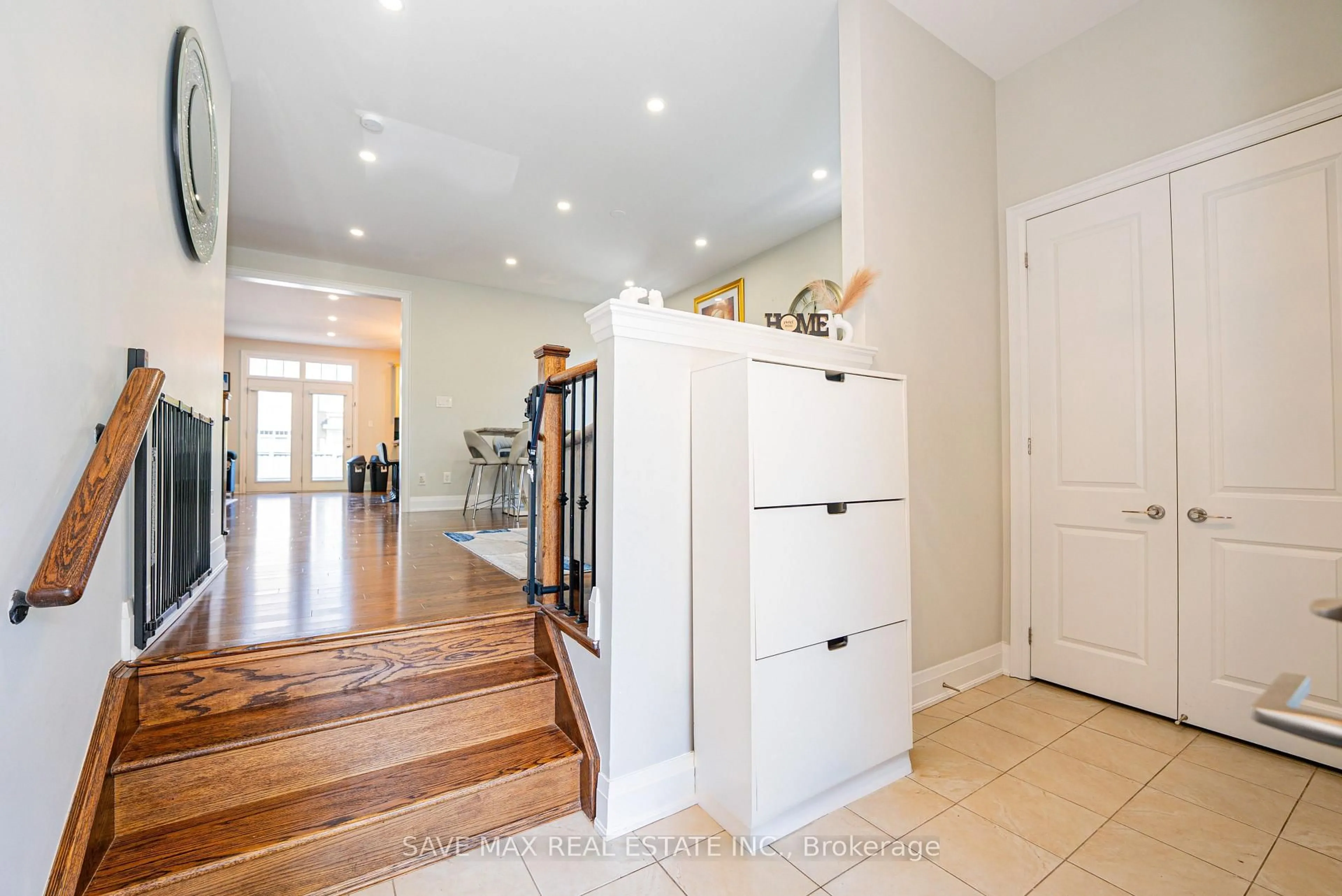 Indoor entryway for 47 Legendary Circ, Brampton Ontario L6Y 0S1