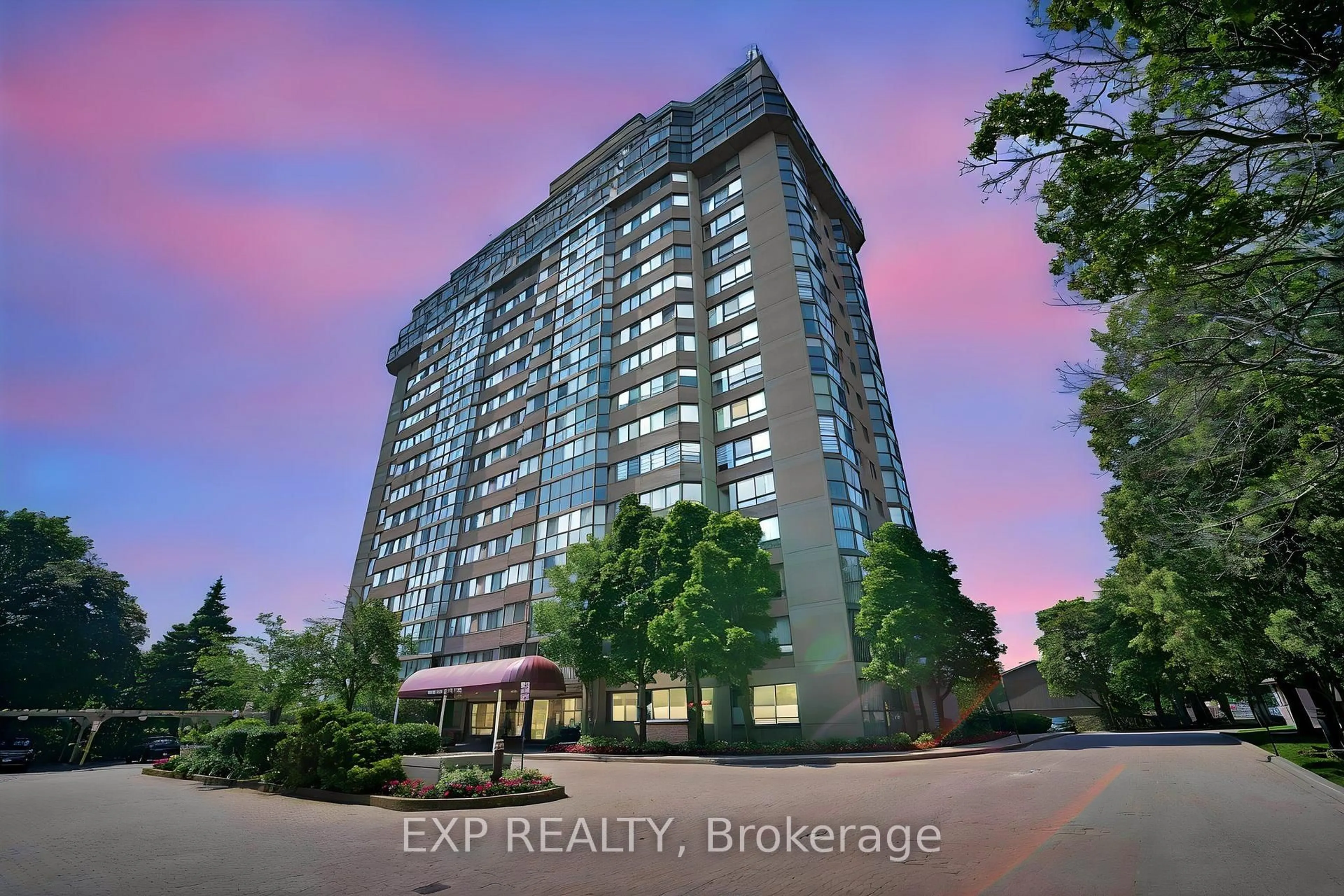 Unknown for 880 Dundas St #307, Mississauga Ontario L5C 4H3