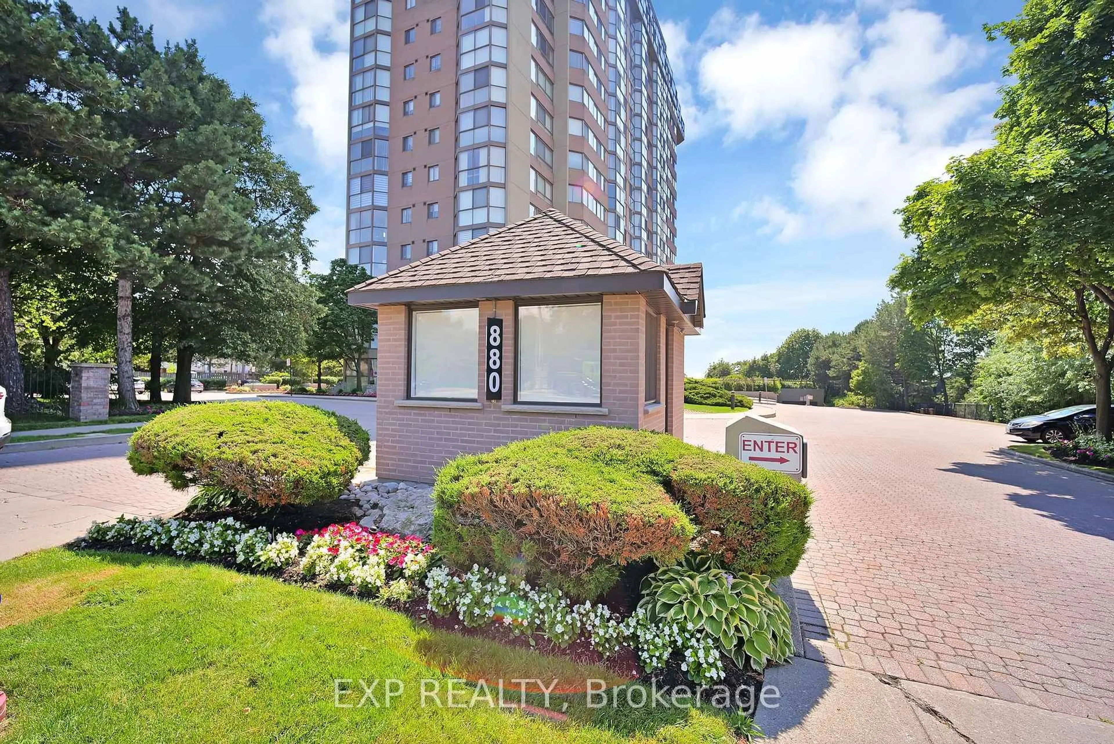 Unknown for 880 Dundas St #307, Mississauga Ontario L5C 4H3