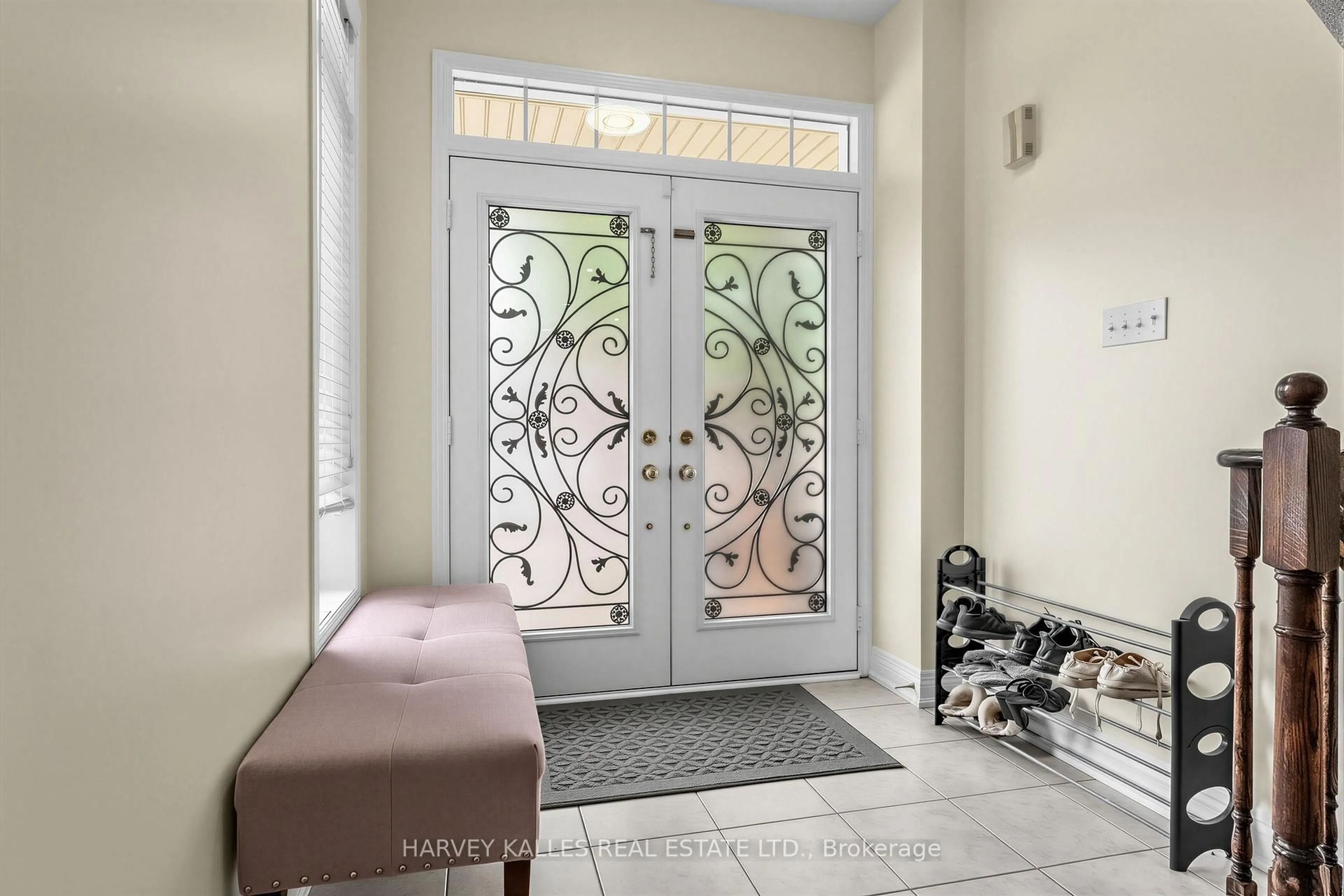 Indoor entryway for 12 Tidewater Rd, Brampton Ontario L6P 2M5