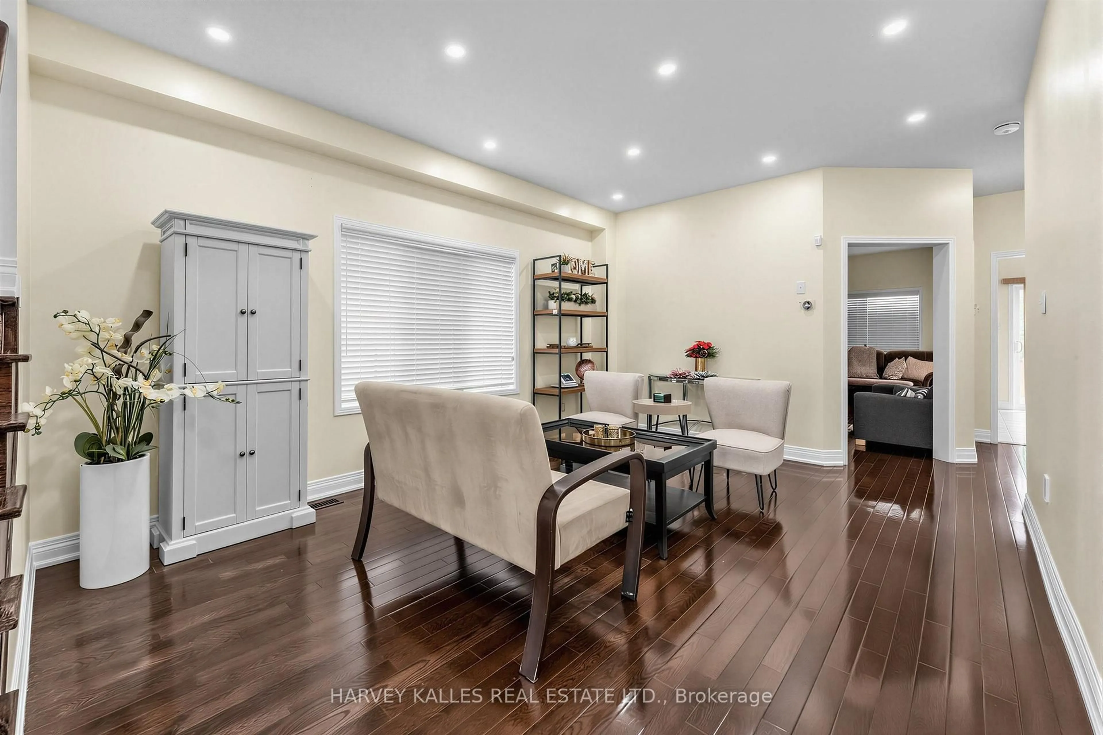 Living room with furniture, wood/laminate floor for 12 Tidewater Rd, Brampton Ontario L6P 2M5