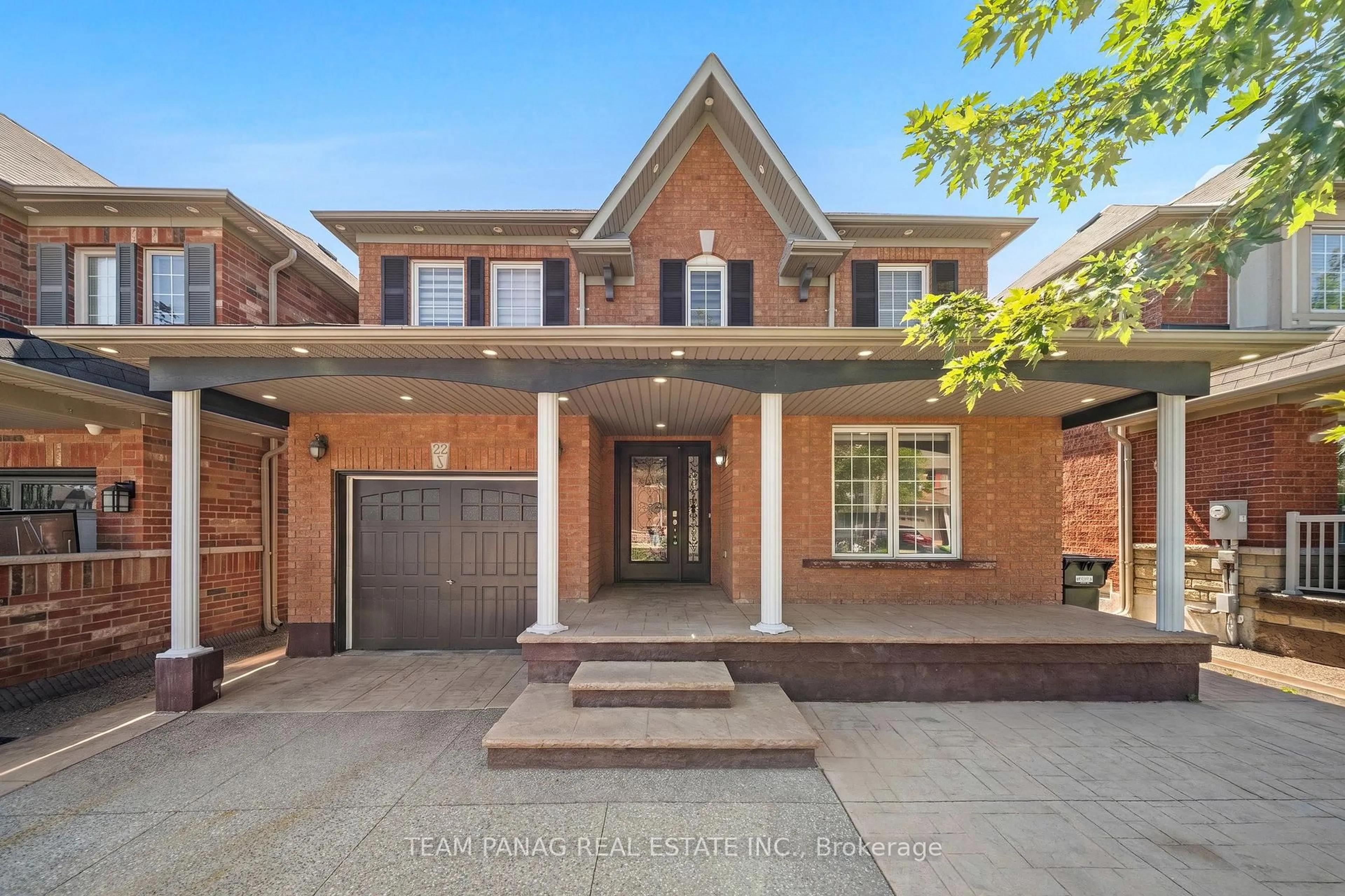 Home with brick exterior material, street for 22 Beresford Cres, Brampton Ontario L6P 2M2