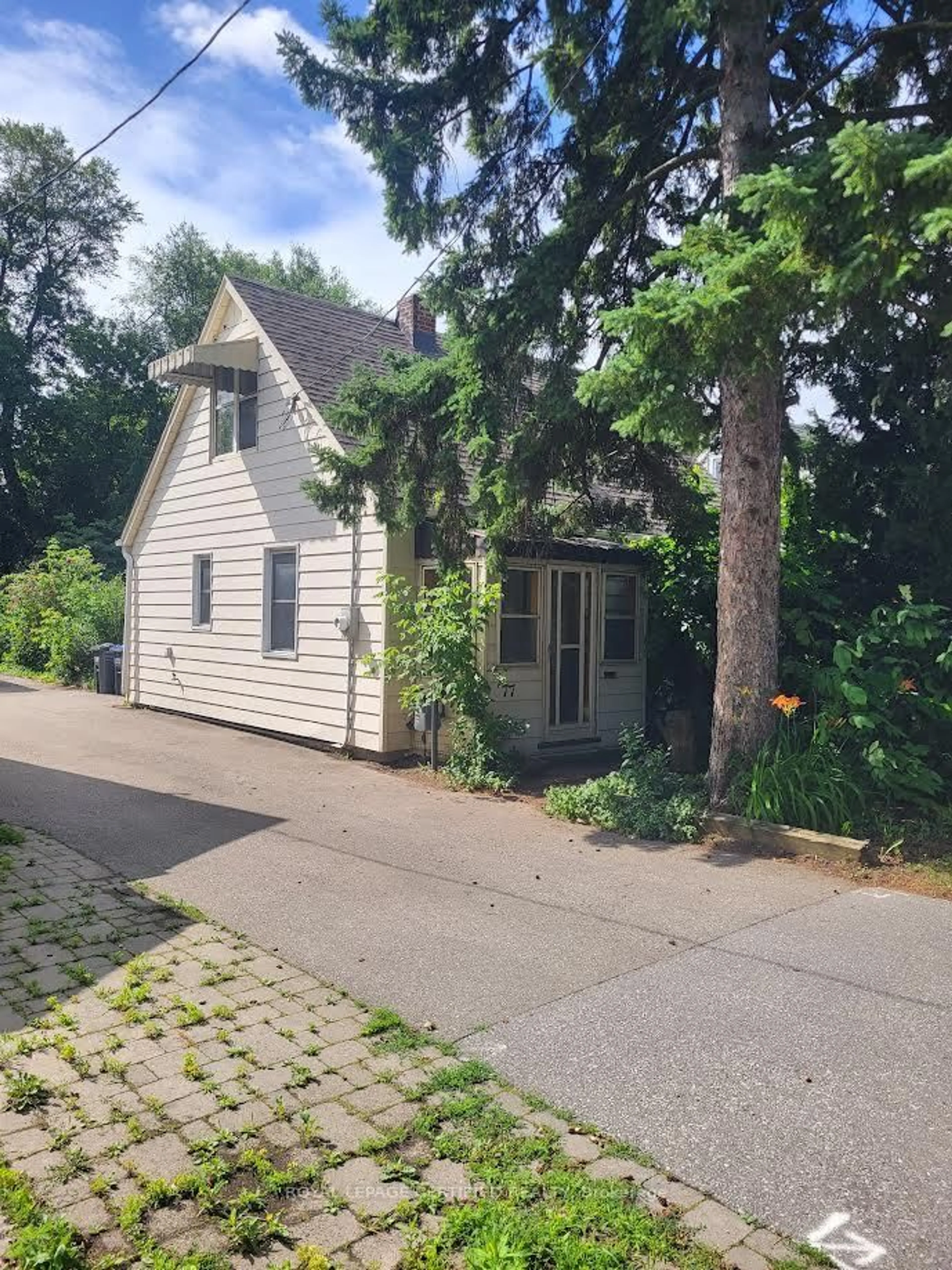 A pic from outside/outdoor area/front of a property/back of a property/a pic from drone, street for 77 Frederick St, Brampton Ontario L6Y 1G9