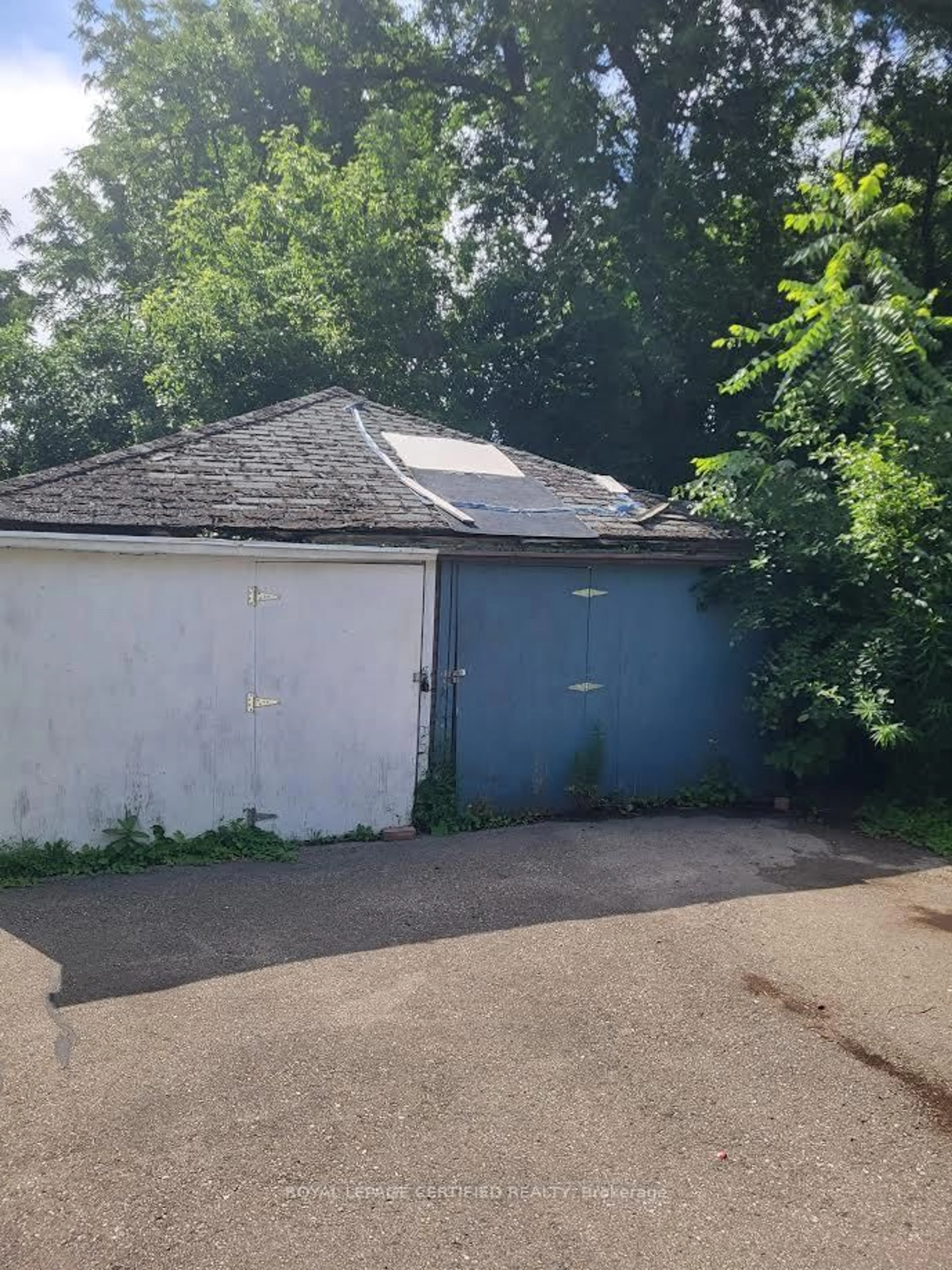 Shed for 77 Frederick St, Brampton Ontario L6Y 1G9