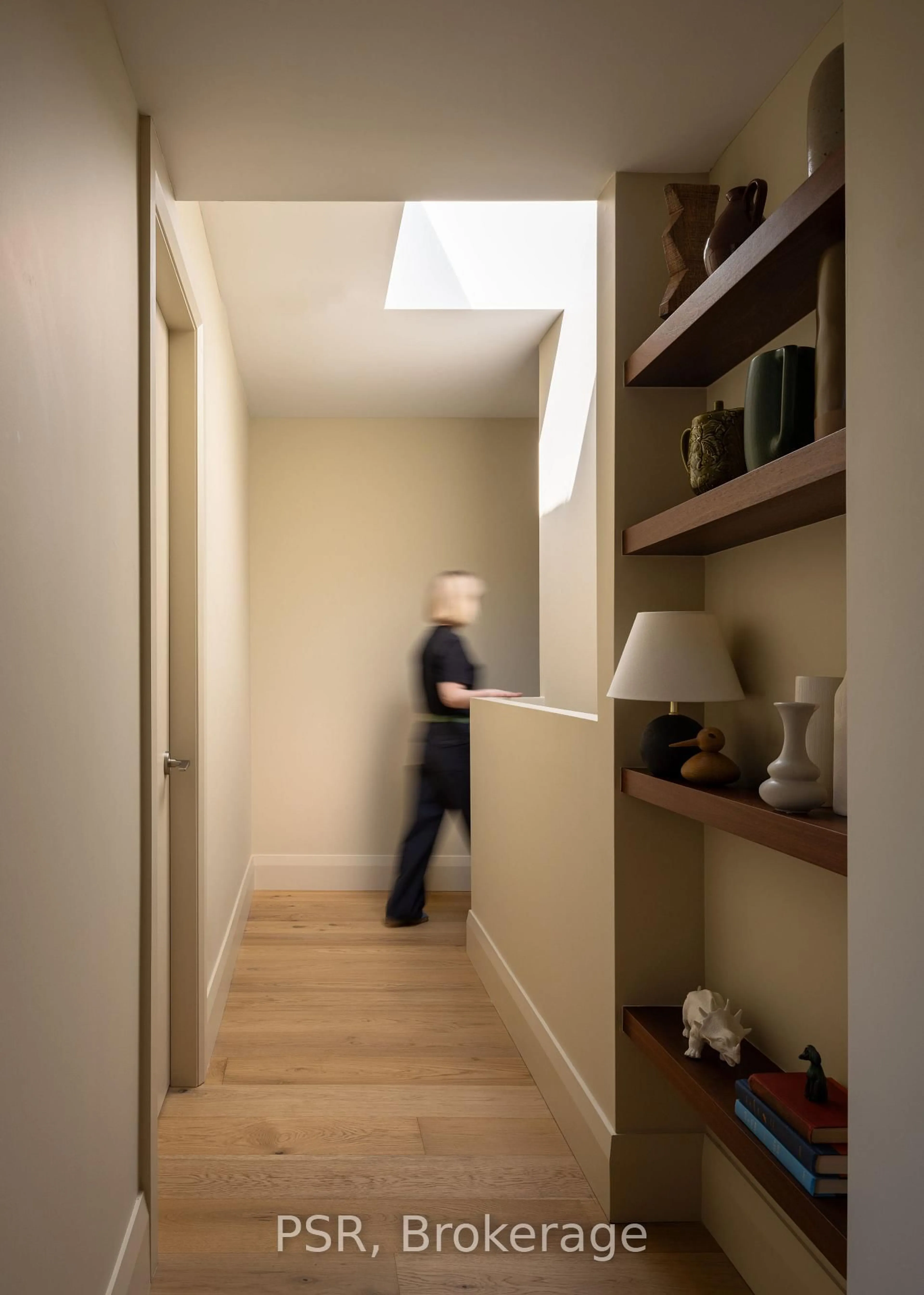 Indoor entryway for 157 Hallam St #C, Toronto Ontario M6H 1X3