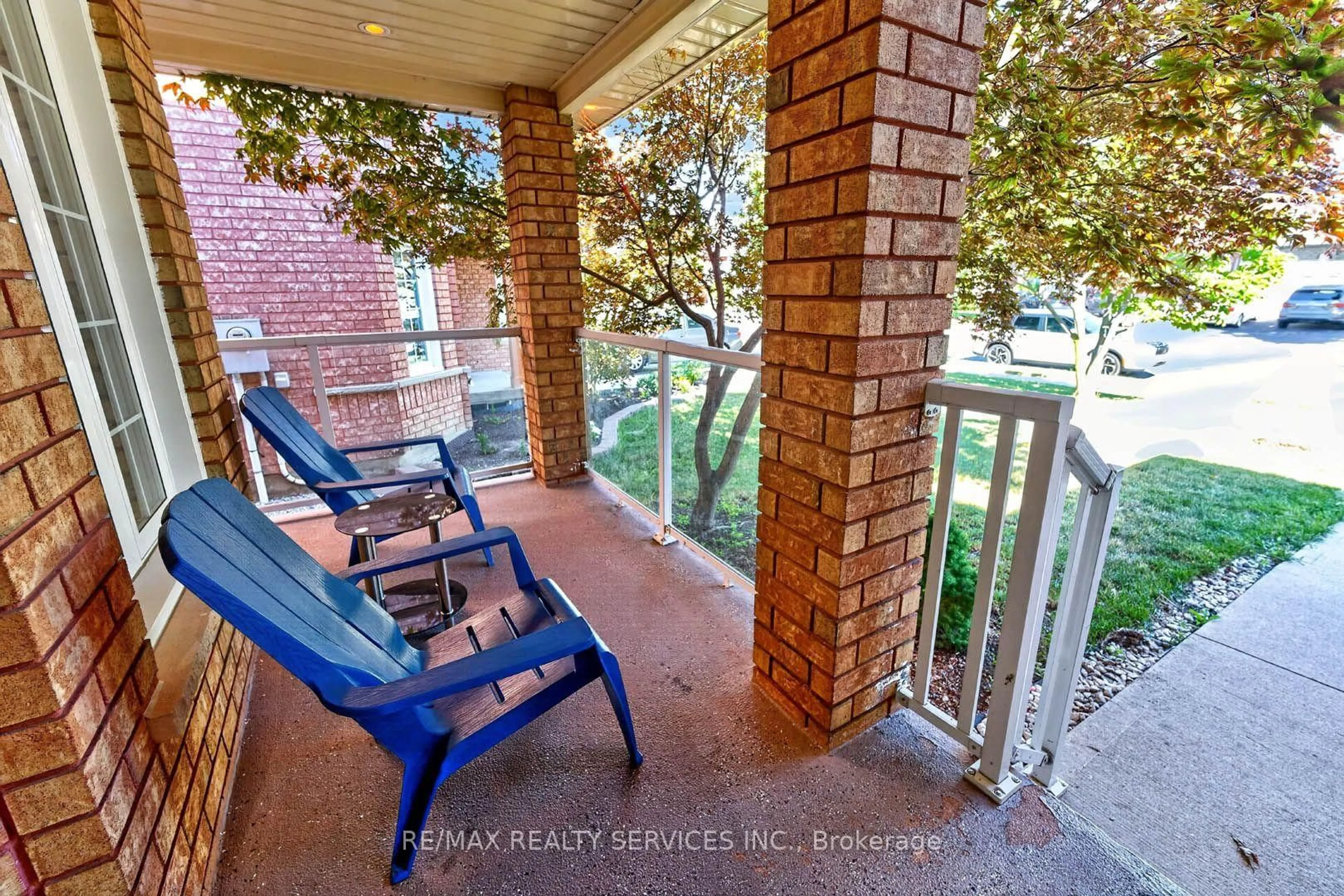 Patio, water/lake/river/ocean view for 38 Deerglen Dr, Brampton Ontario L6R 1M3