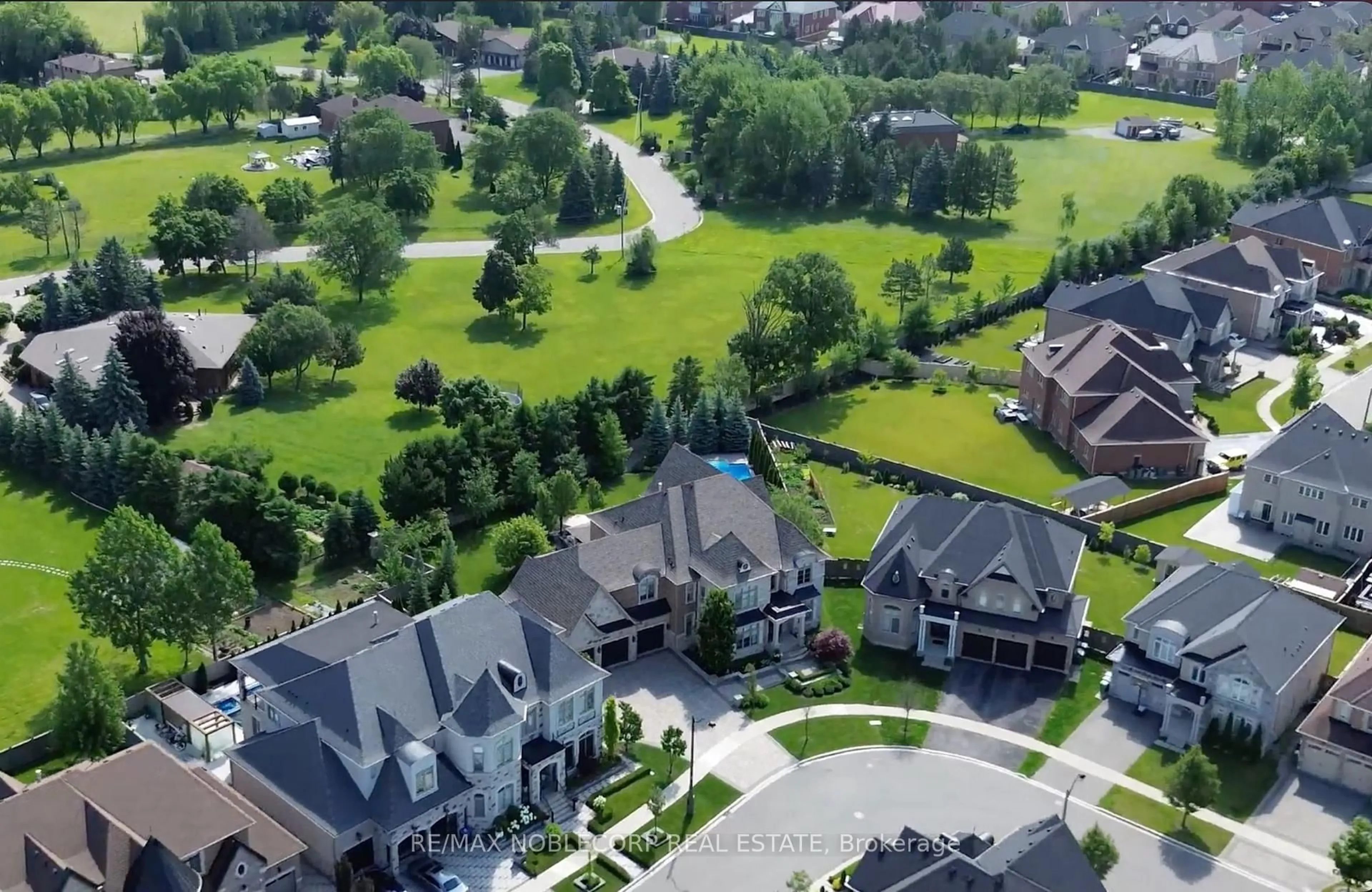 A pic from outside/outdoor area/front of a property/back of a property/a pic from drone, mountain view for 146 Degrey Dr, Brampton Ontario L6P 3X7