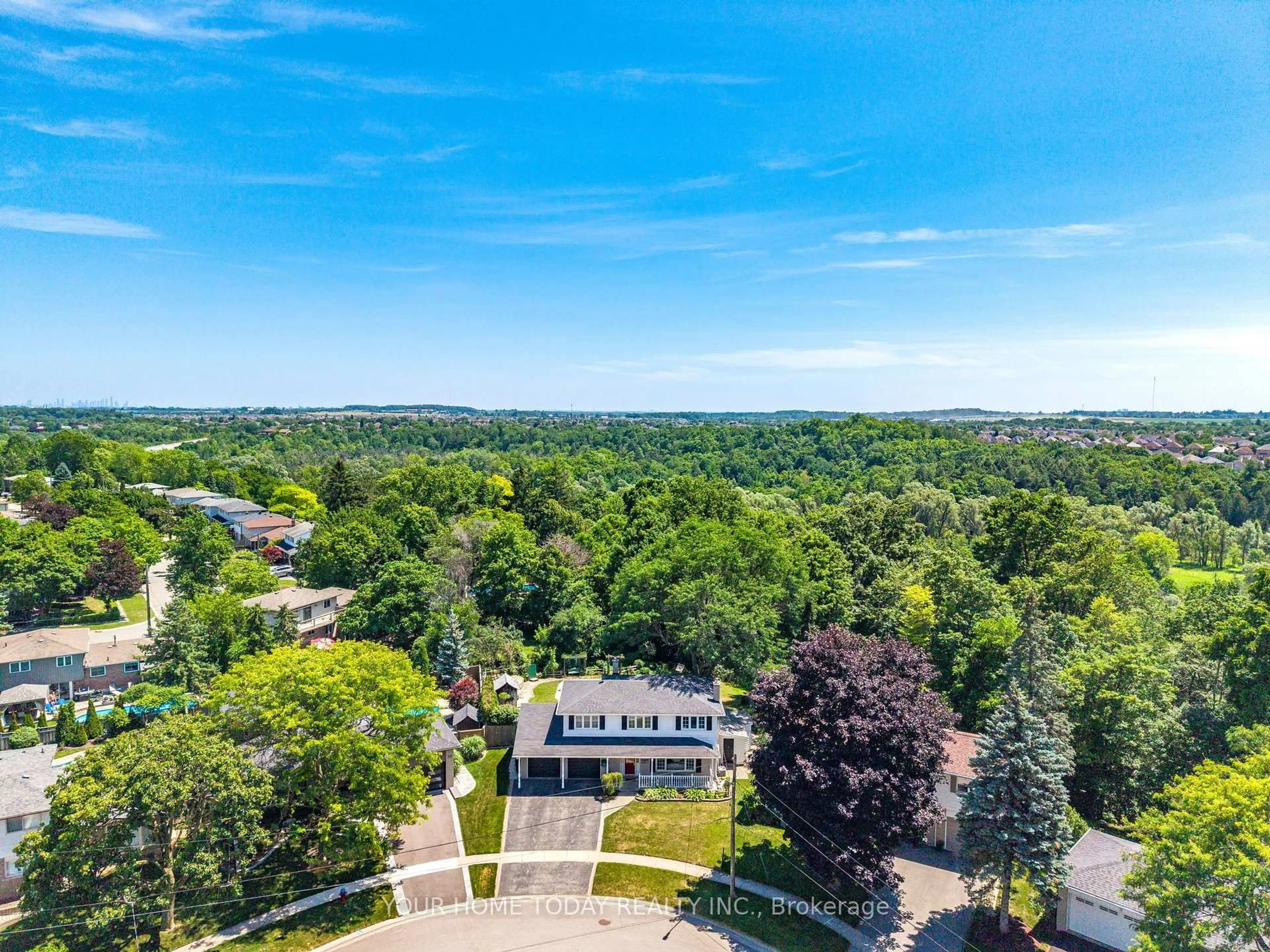 A pic from outside/outdoor area/front of a property/back of a property/a pic from drone, city buildings view from balcony for 35 Dawson Cres, Halton Hills Ontario L7G 1H3