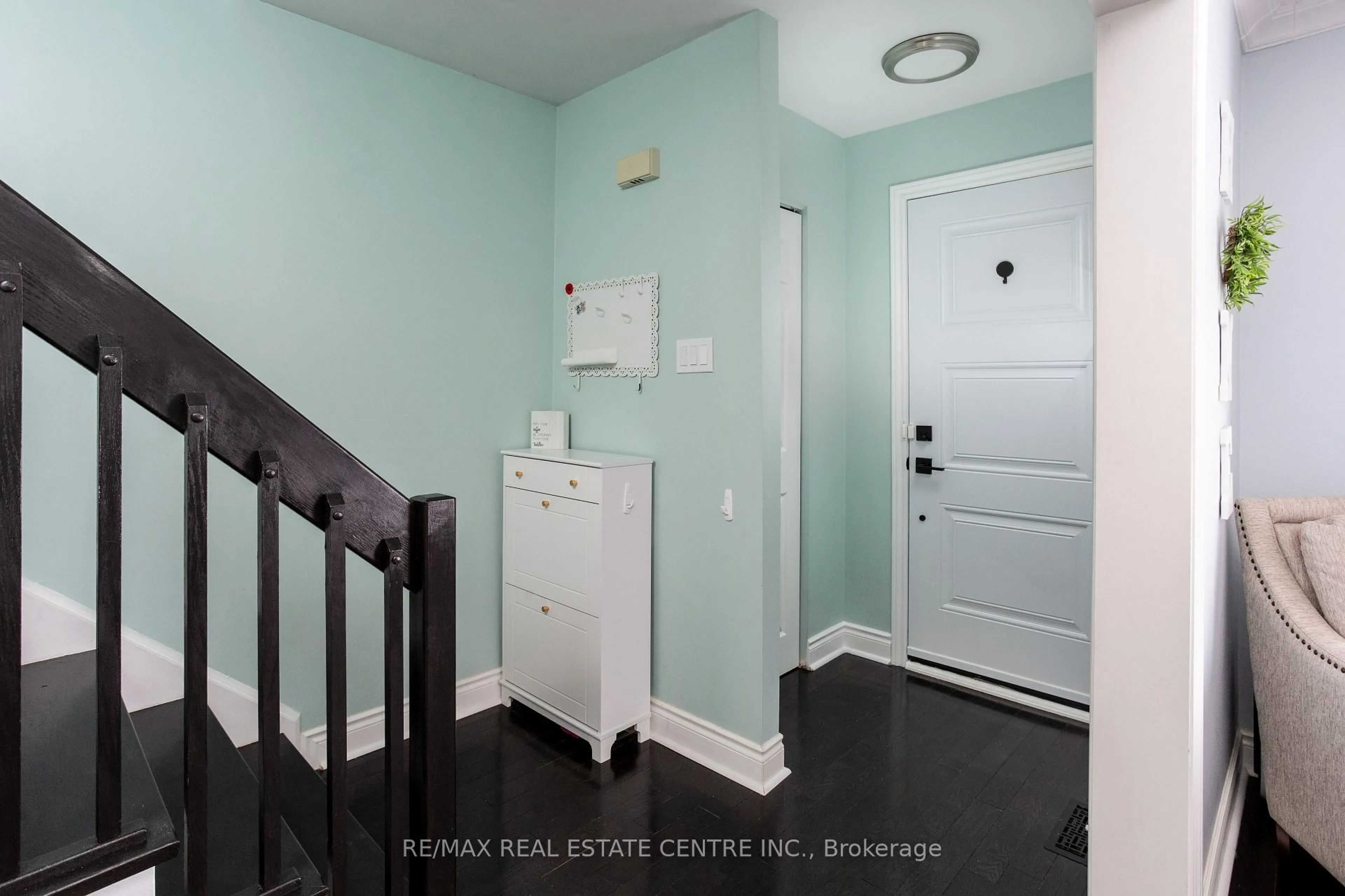 Indoor entryway for 289 Archdekin Dr, Brampton Ontario L6V 1Z3