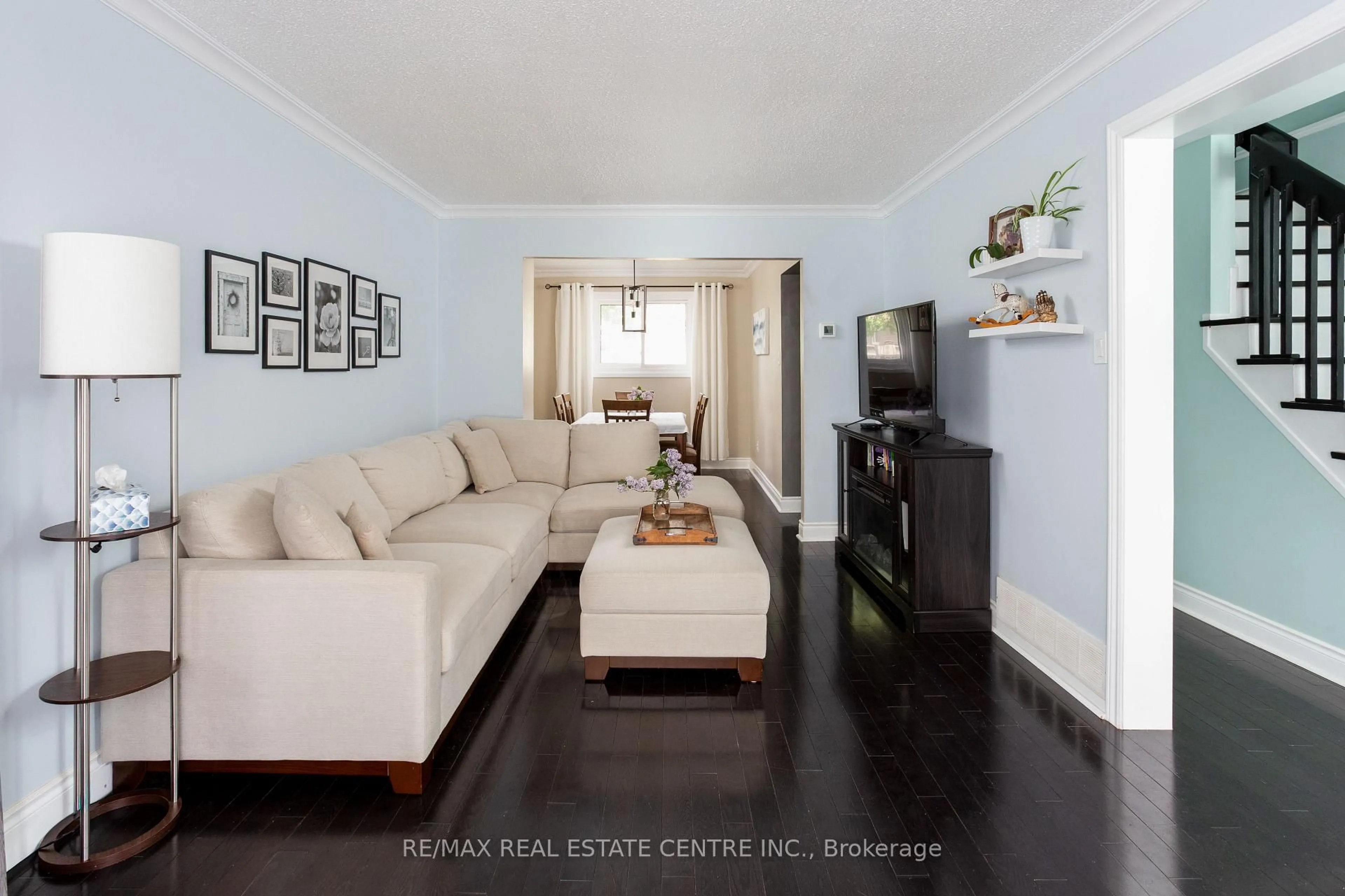 Living room with furniture, unknown for 289 Archdekin Dr, Brampton Ontario L6V 1Z3