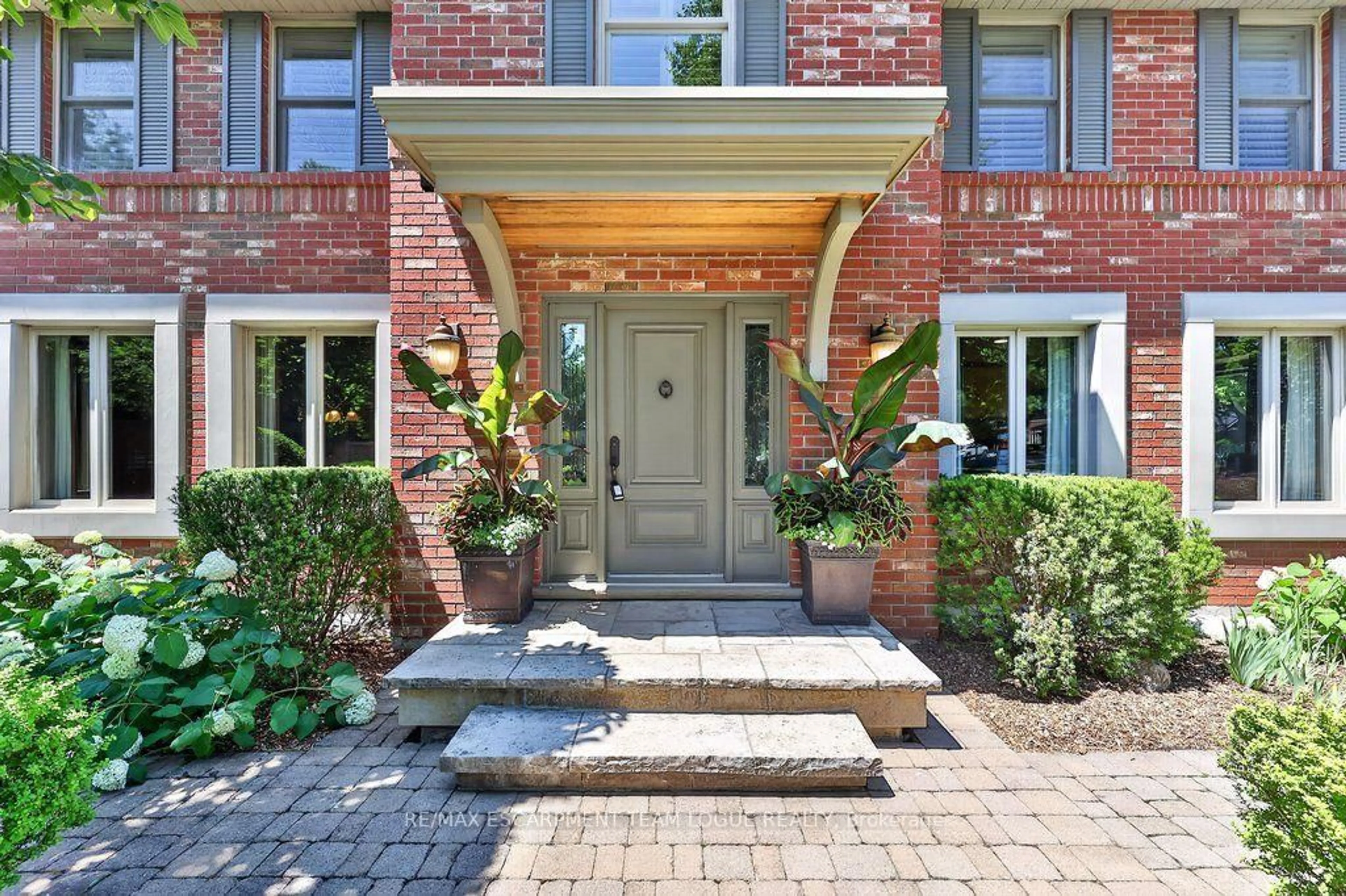 Indoor entryway for 940 Tollgate Pl, Burlington Ontario L7T 4K4