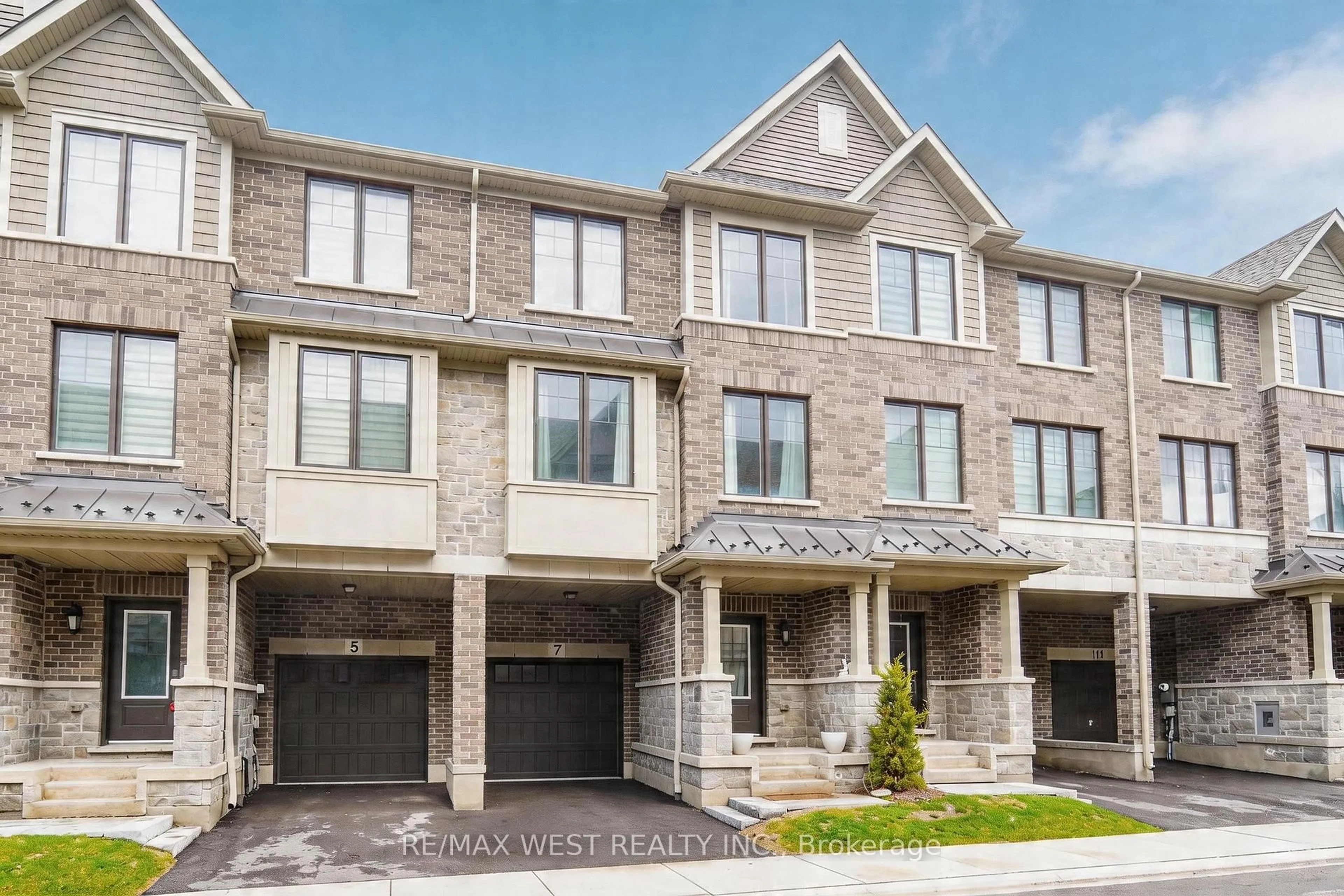 Home with brick exterior material, street for 7 Folcroft St, Brampton Ontario L6Y 0B6