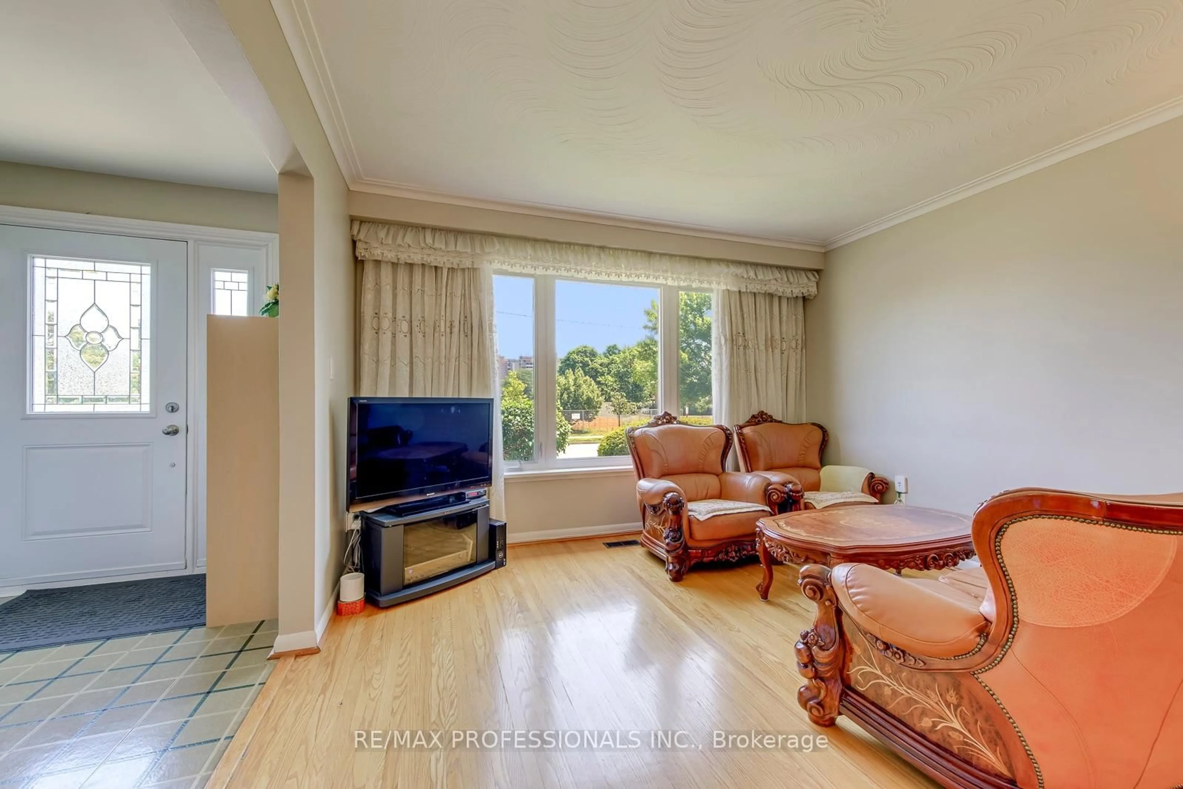 Living room with furniture, unknown for 256 Wellesworth Dr, Toronto Ontario M9C 4S6