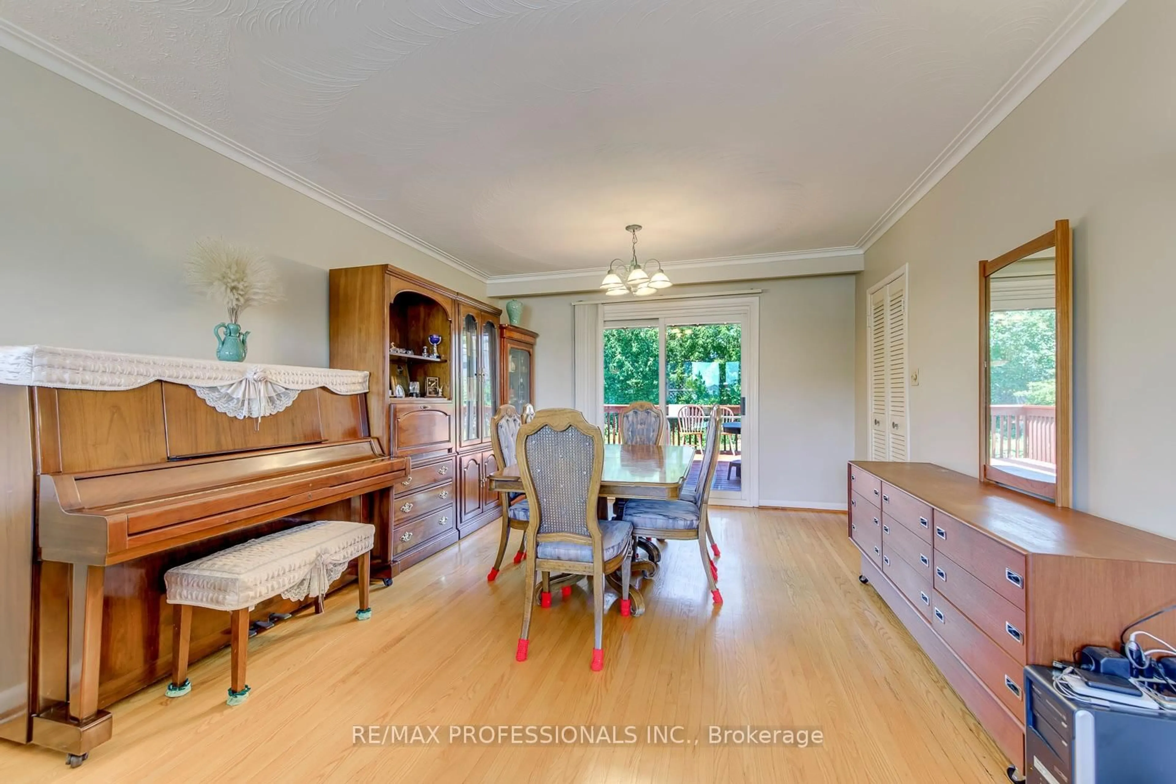 Dining room, wood/laminate floor for 256 Wellesworth Dr, Toronto Ontario M9C 4S6