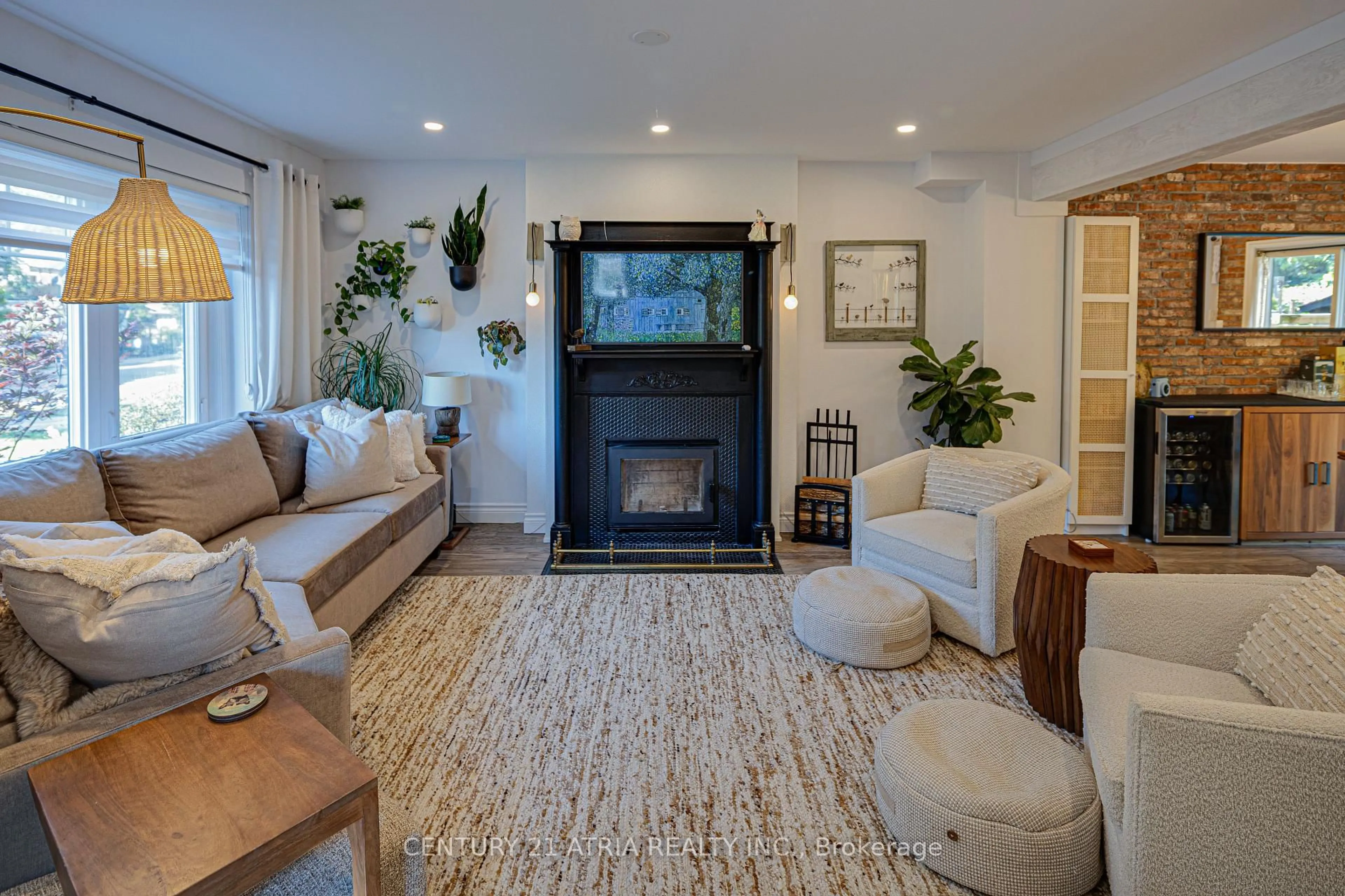 Living room with furniture, unknown for 36 Miles Rd, Toronto Ontario M8V 1V3