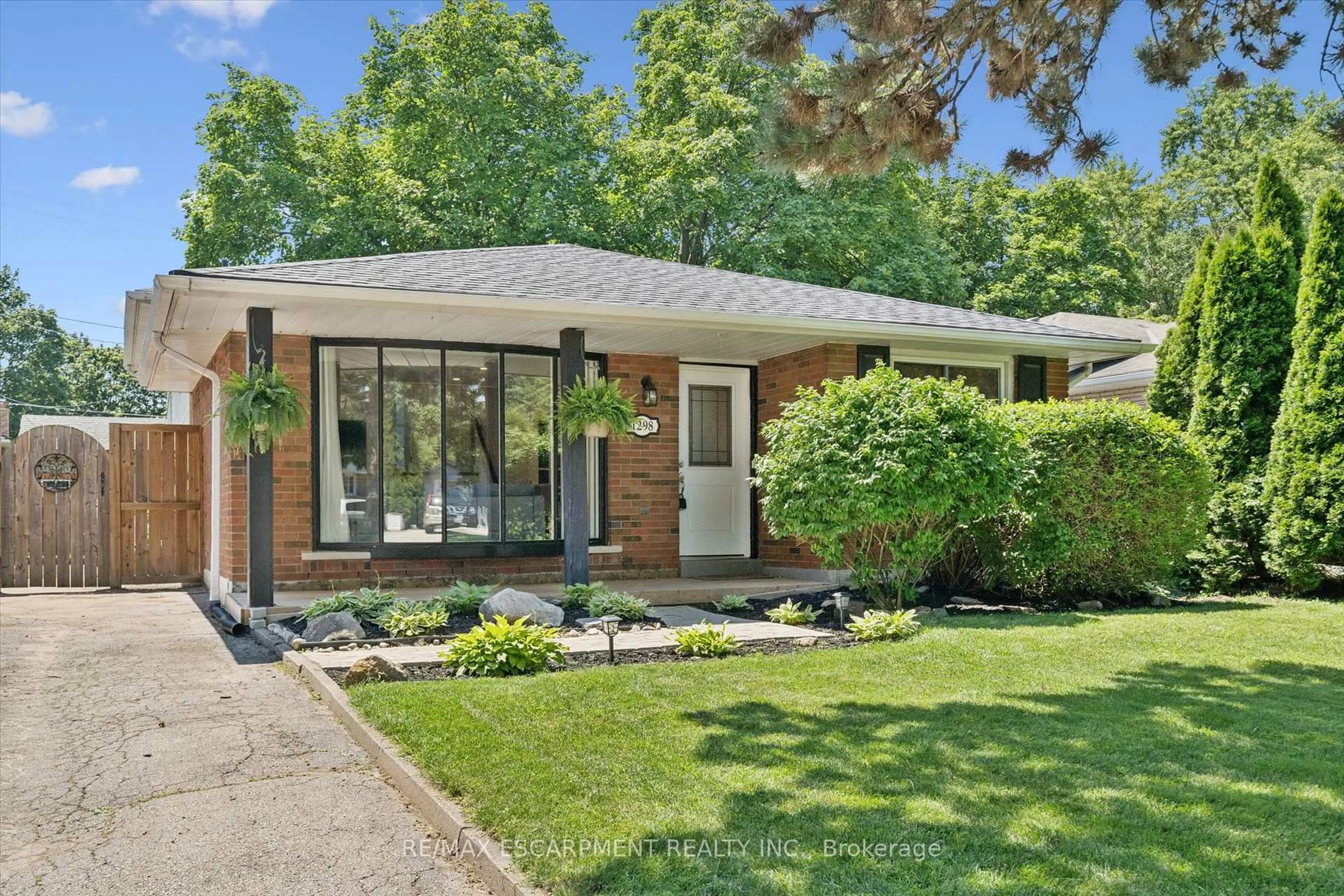 Home with brick exterior material, street for 1298 Rosemary Cres, Burlington Ontario L7P 2P4
