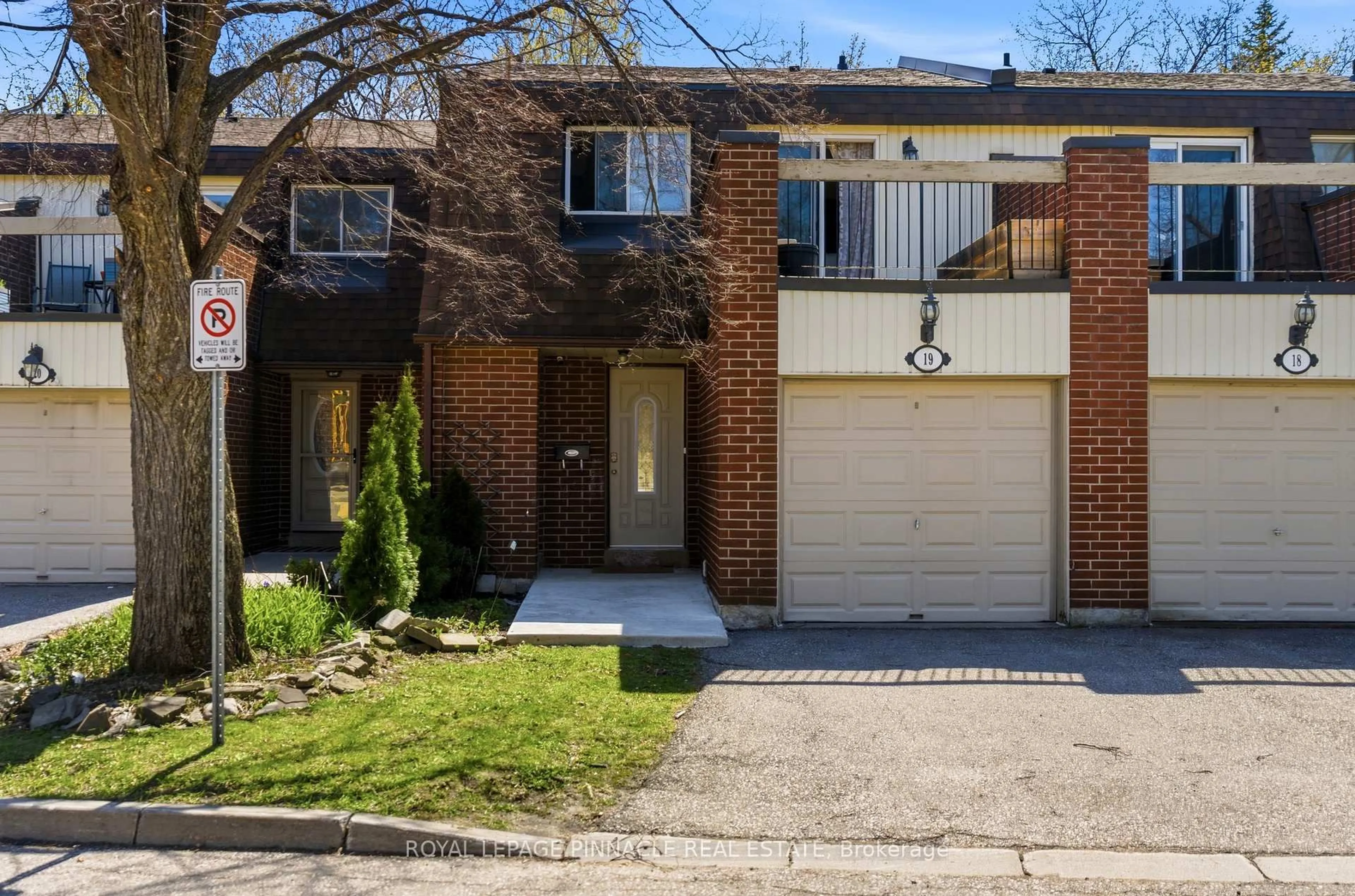 Home with brick exterior material, street for 6240 Montevideo Rd #19, Mississauga Ontario L5N 2N7