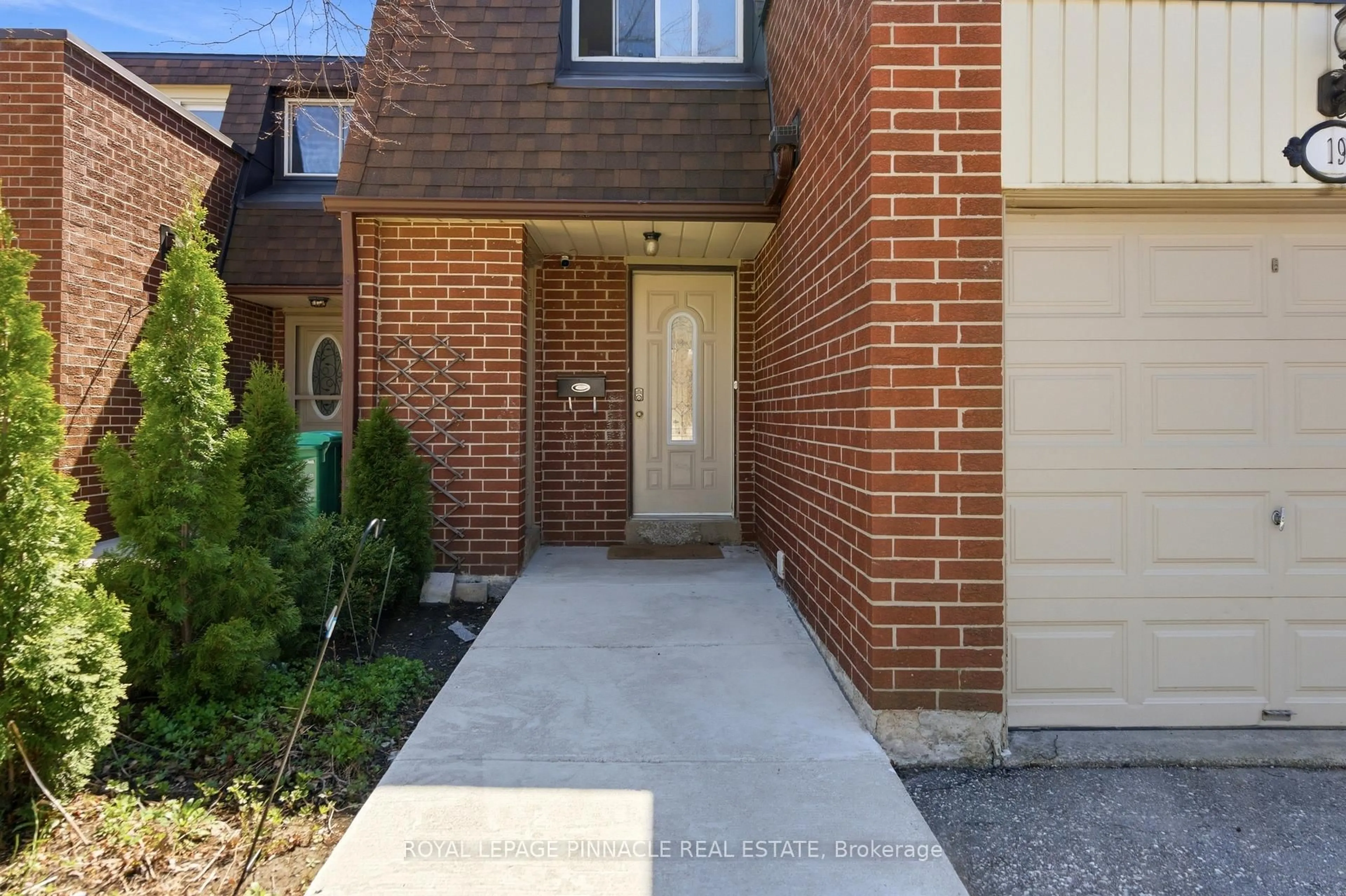 Home with brick exterior material, street for 6240 Montevideo Rd #19, Mississauga Ontario L5N 2N7