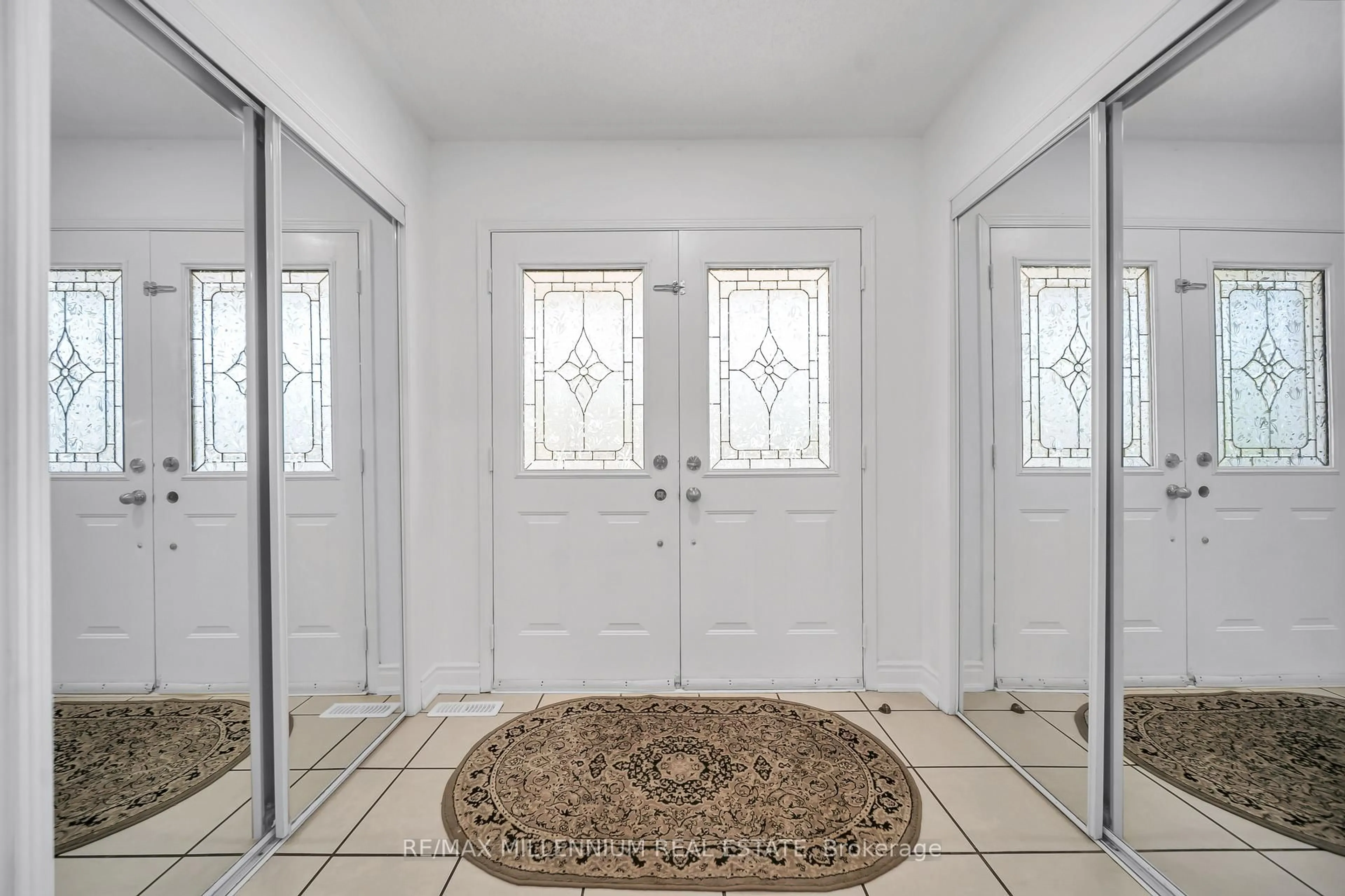 Indoor entryway for 36 Allangrove Dr, Brampton Ontario L7A 2M3