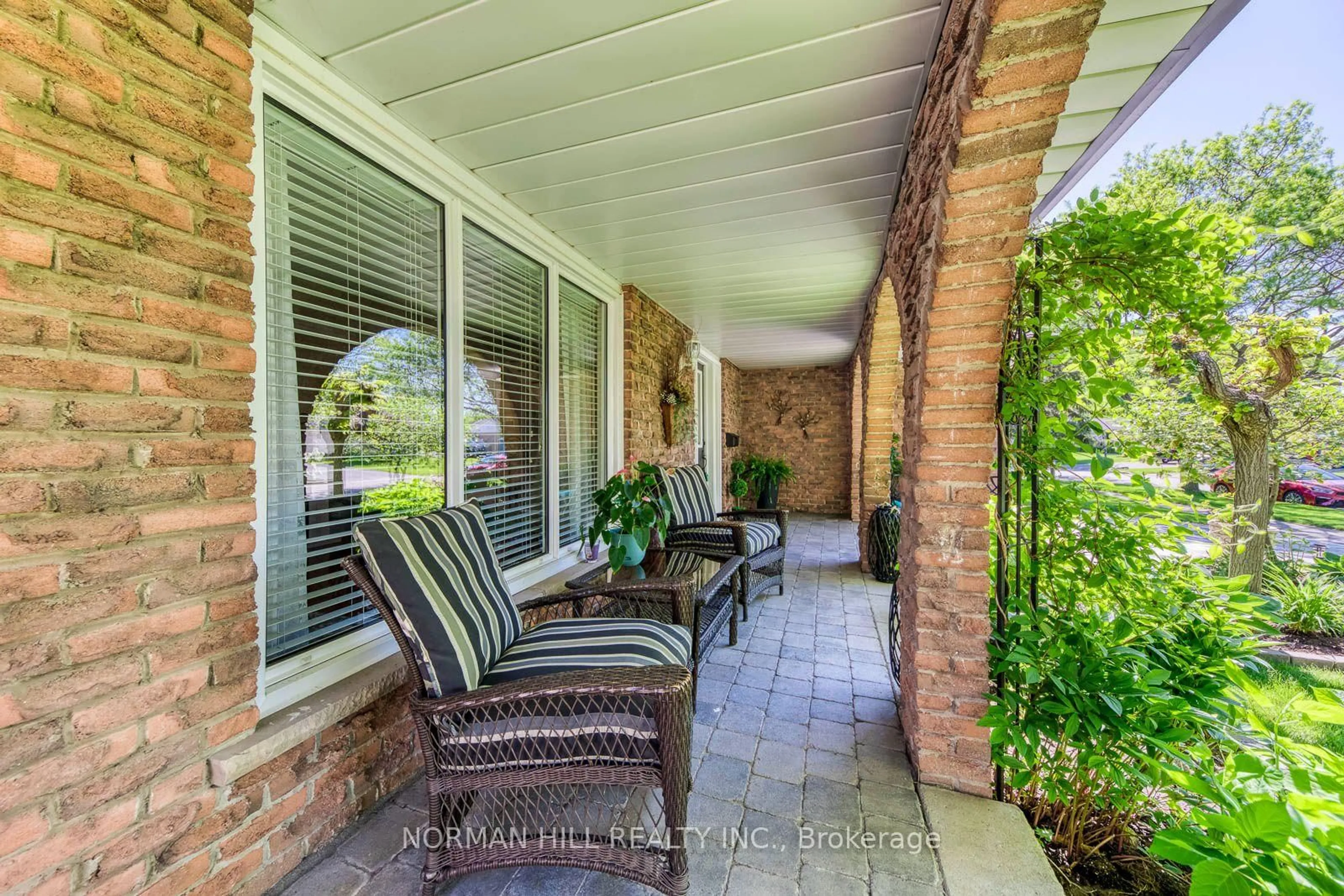 Patio, street for 2491 Woburn Cres, Oakville Ontario L6L 5E8