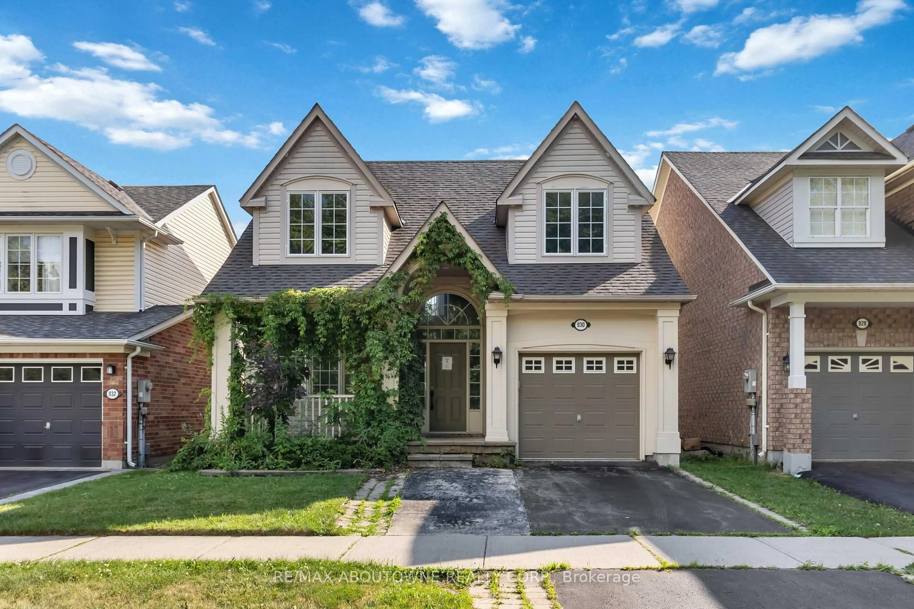 Home with brick exterior material, street for 930 Lancaster Blvd, Milton Ontario L9T 6A4