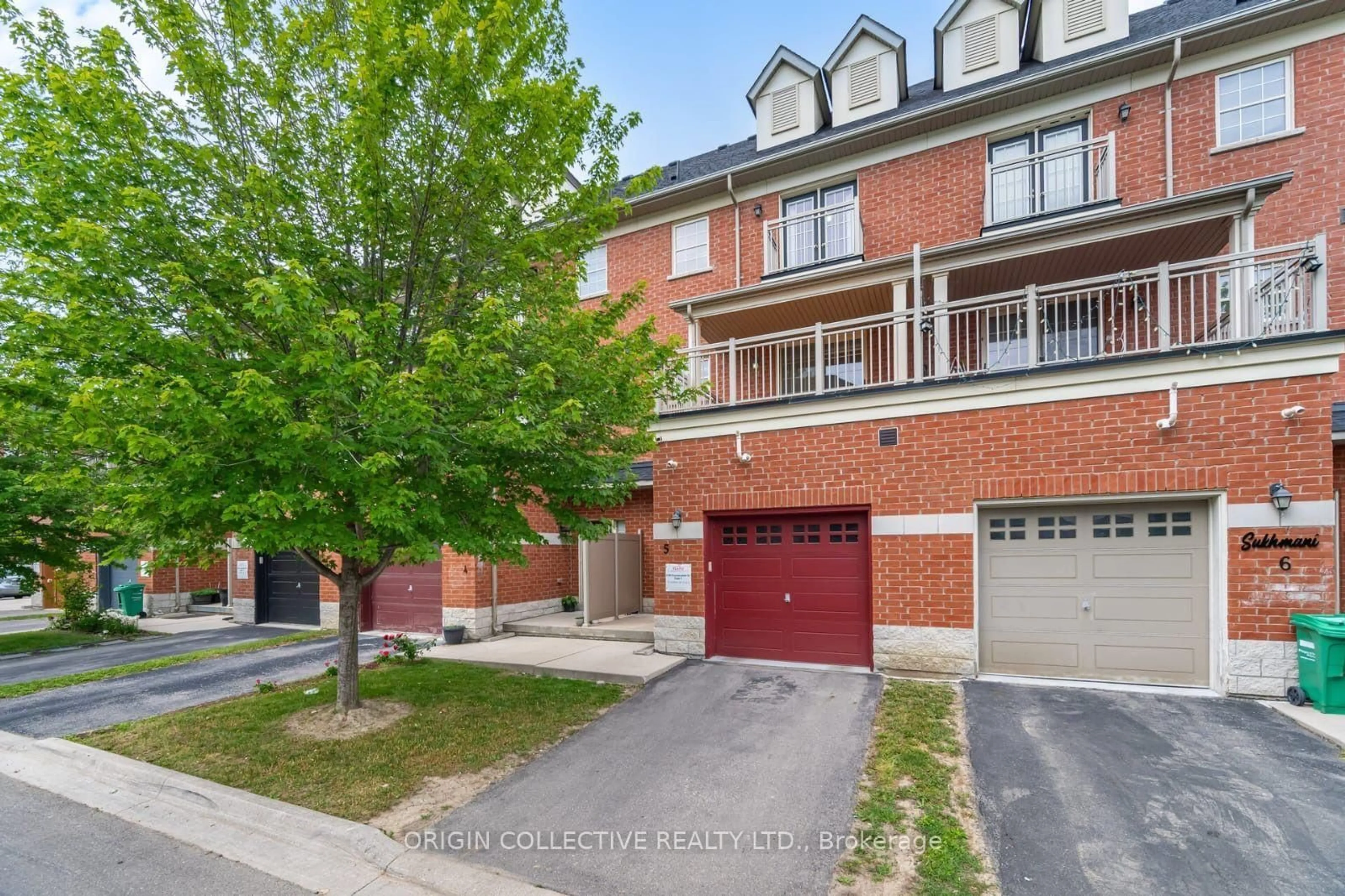 Home with brick exterior material, street for 2530 Countryside Dr #5, Brampton Ontario L6R 3T4