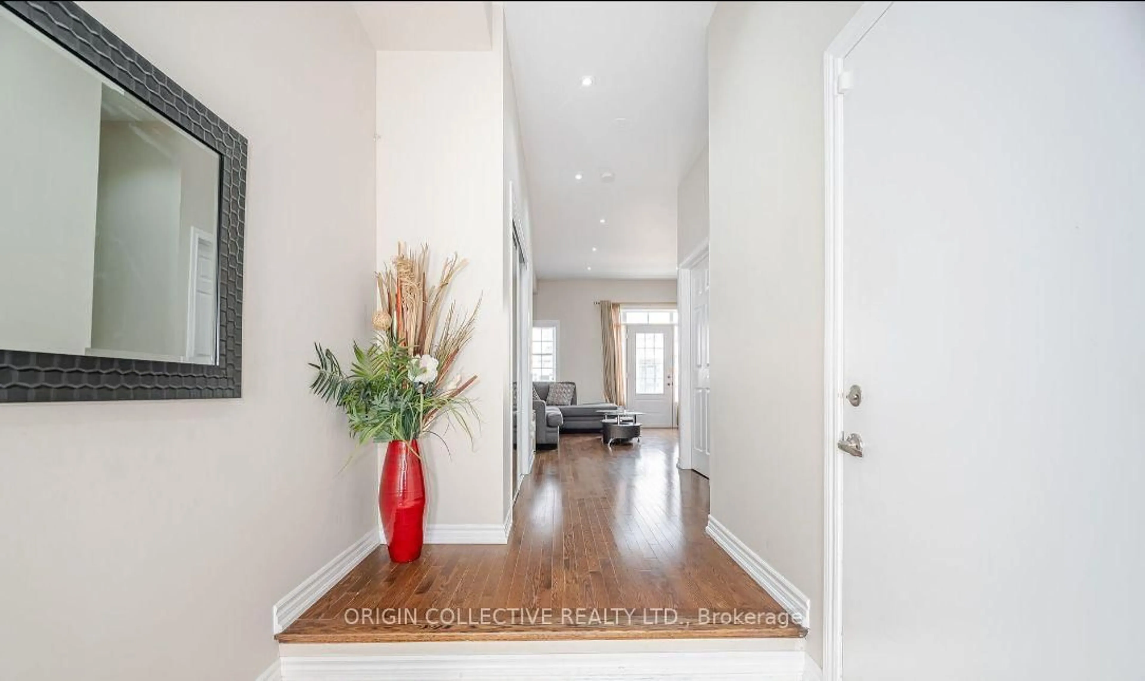 Indoor entryway for 2530 Countryside Dr #5, Brampton Ontario L6R 3T4