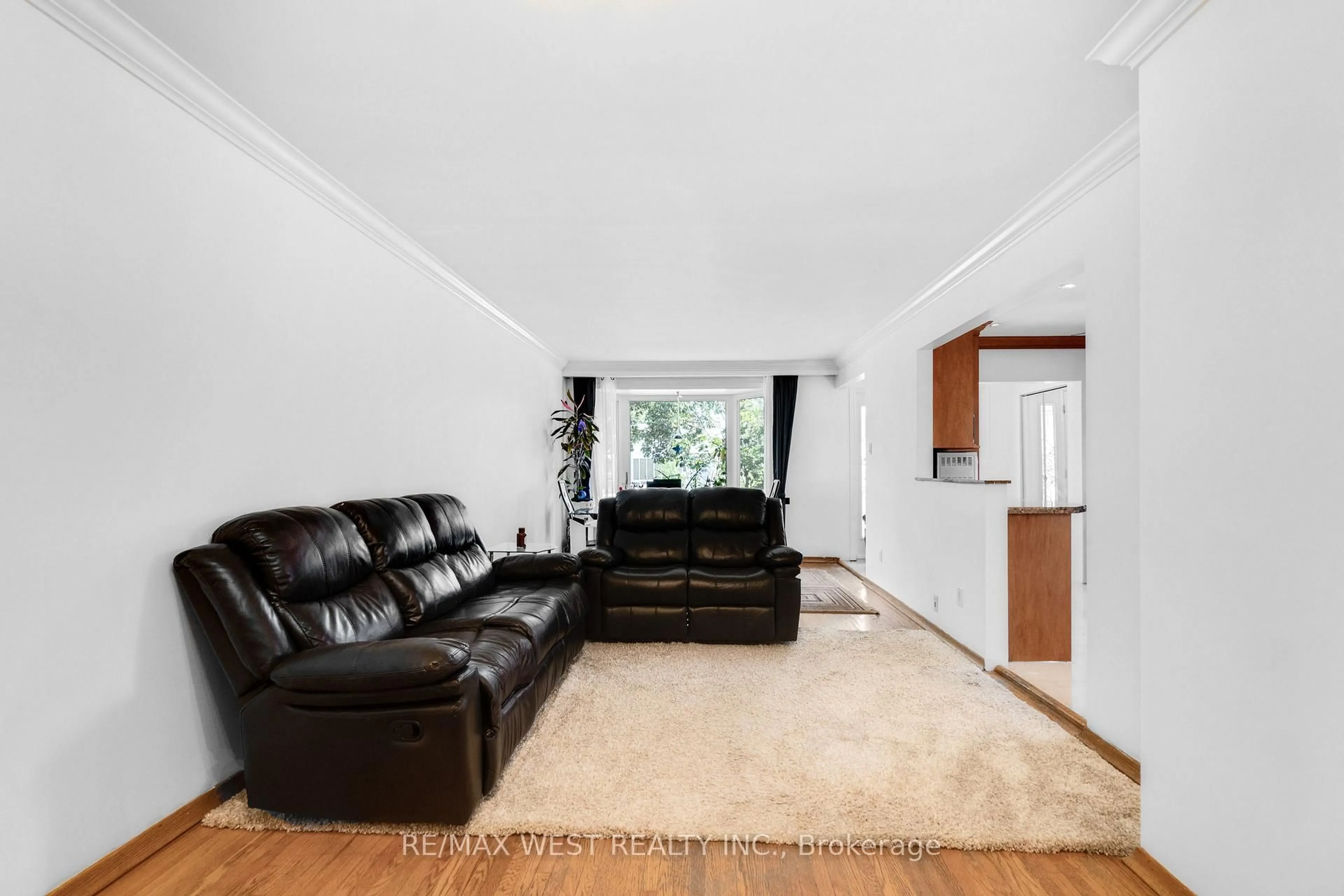 Living room with furniture, unknown for 246 Verobeach Blvd, Toronto Ontario M9M 1R6