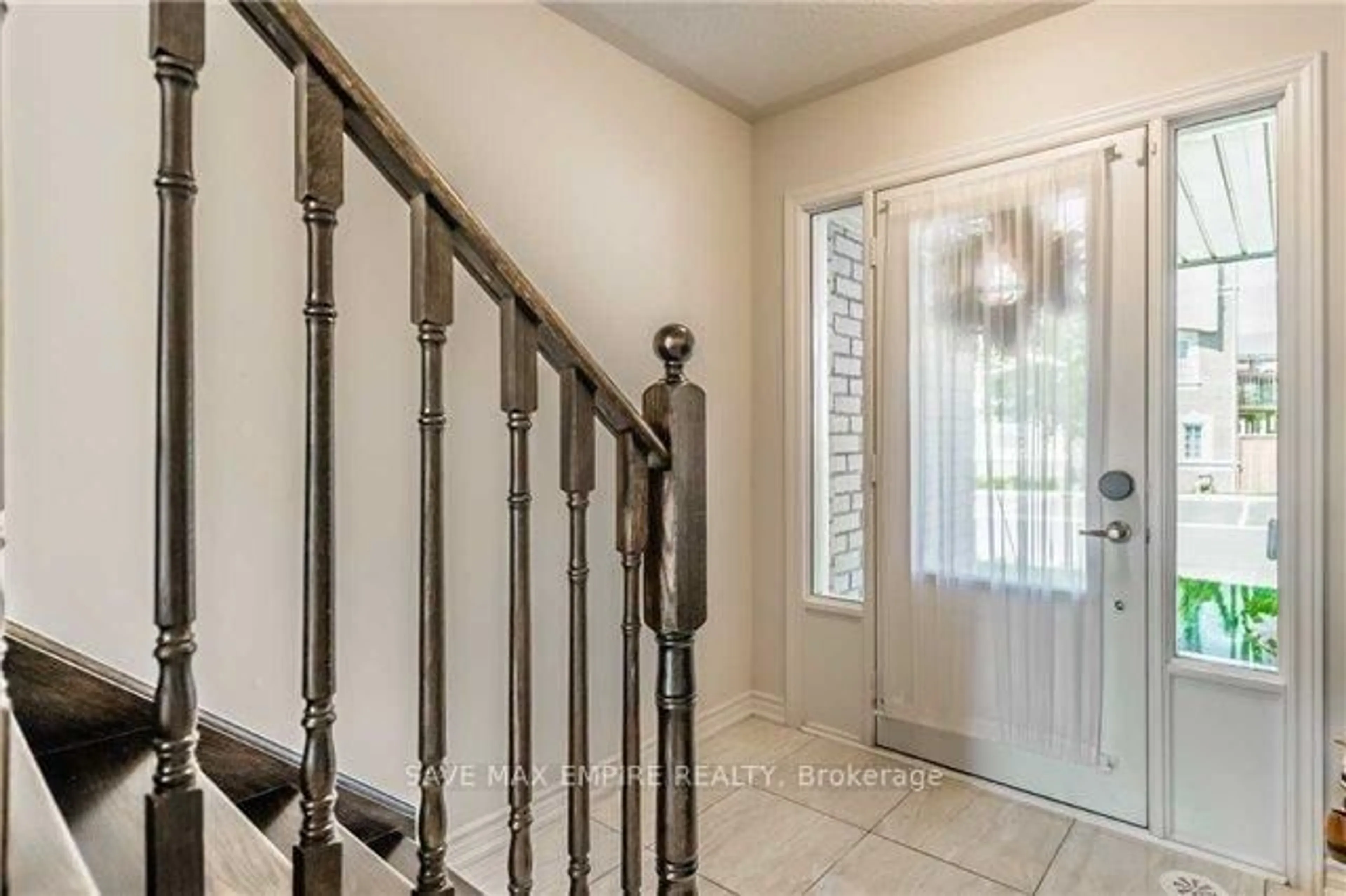 Indoor entryway for 78 Aspen Hills Rd, Brampton Ontario L6Y 6E4