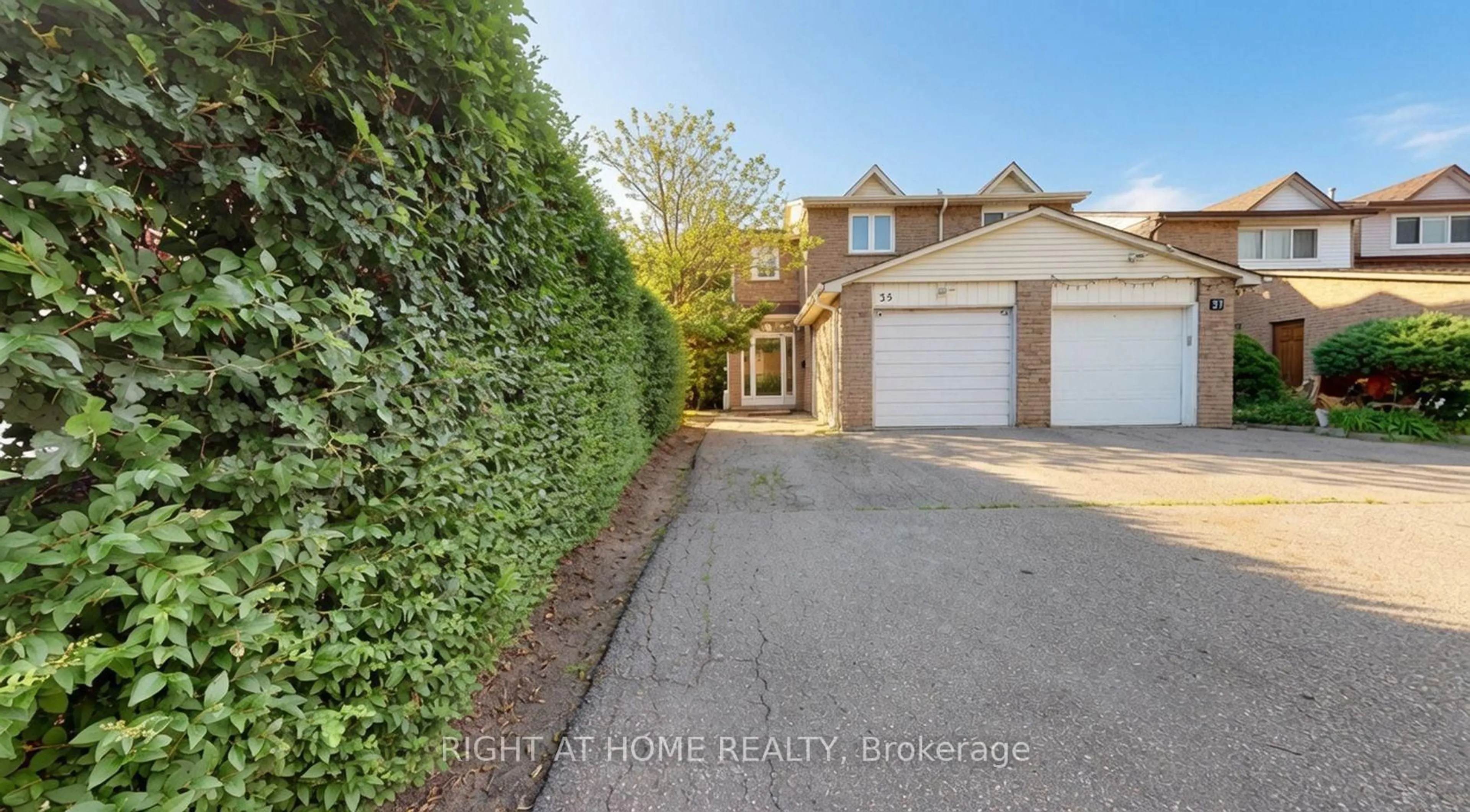 A pic from outside/outdoor area/front of a property/back of a property/a pic from drone, street for 35 Chalfield Lane, Mississauga Ontario L4Z 1K8