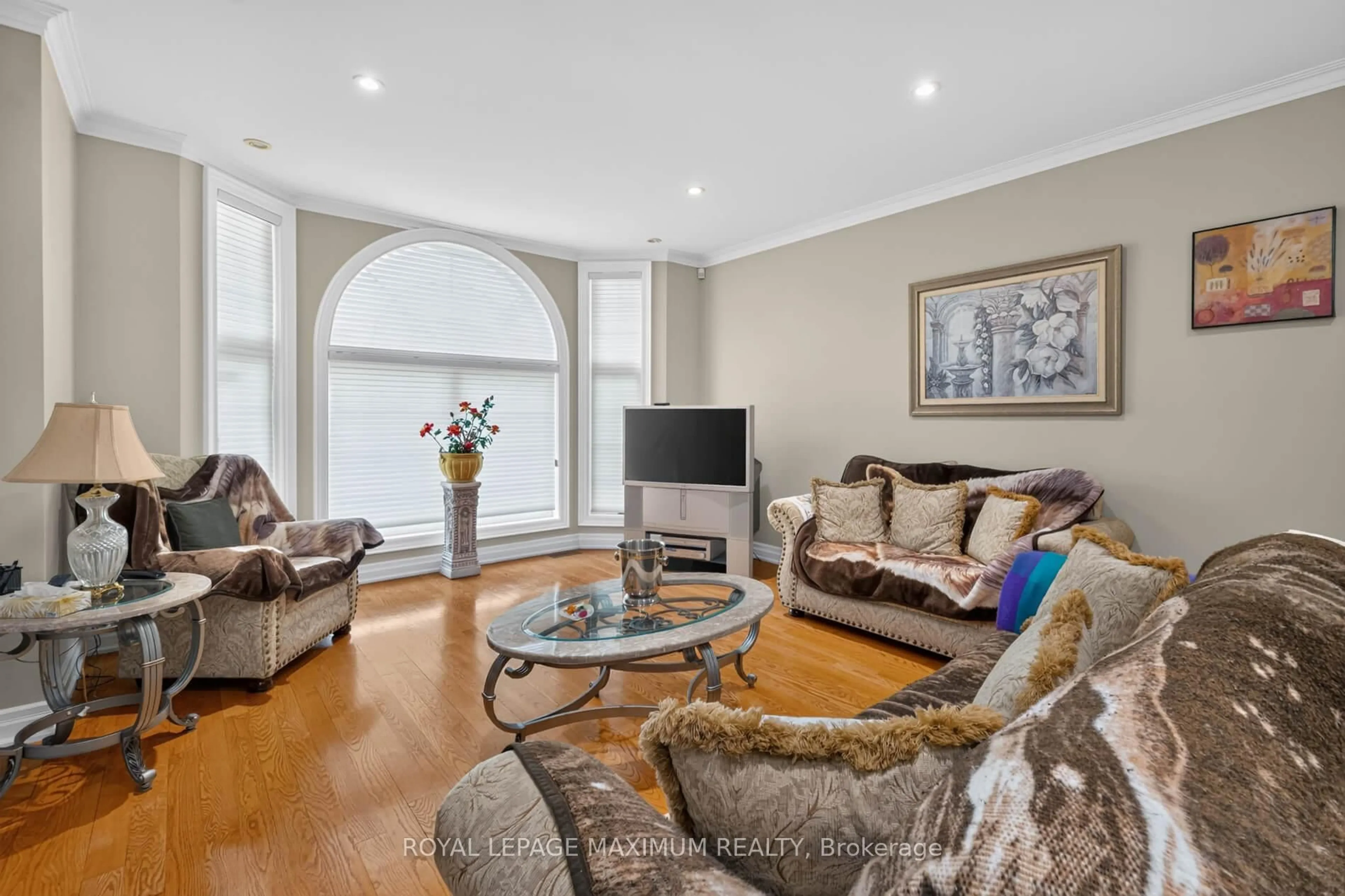 Living room with furniture, unknown for 378 Rustic Rd, Toronto Ontario M6L 1W7