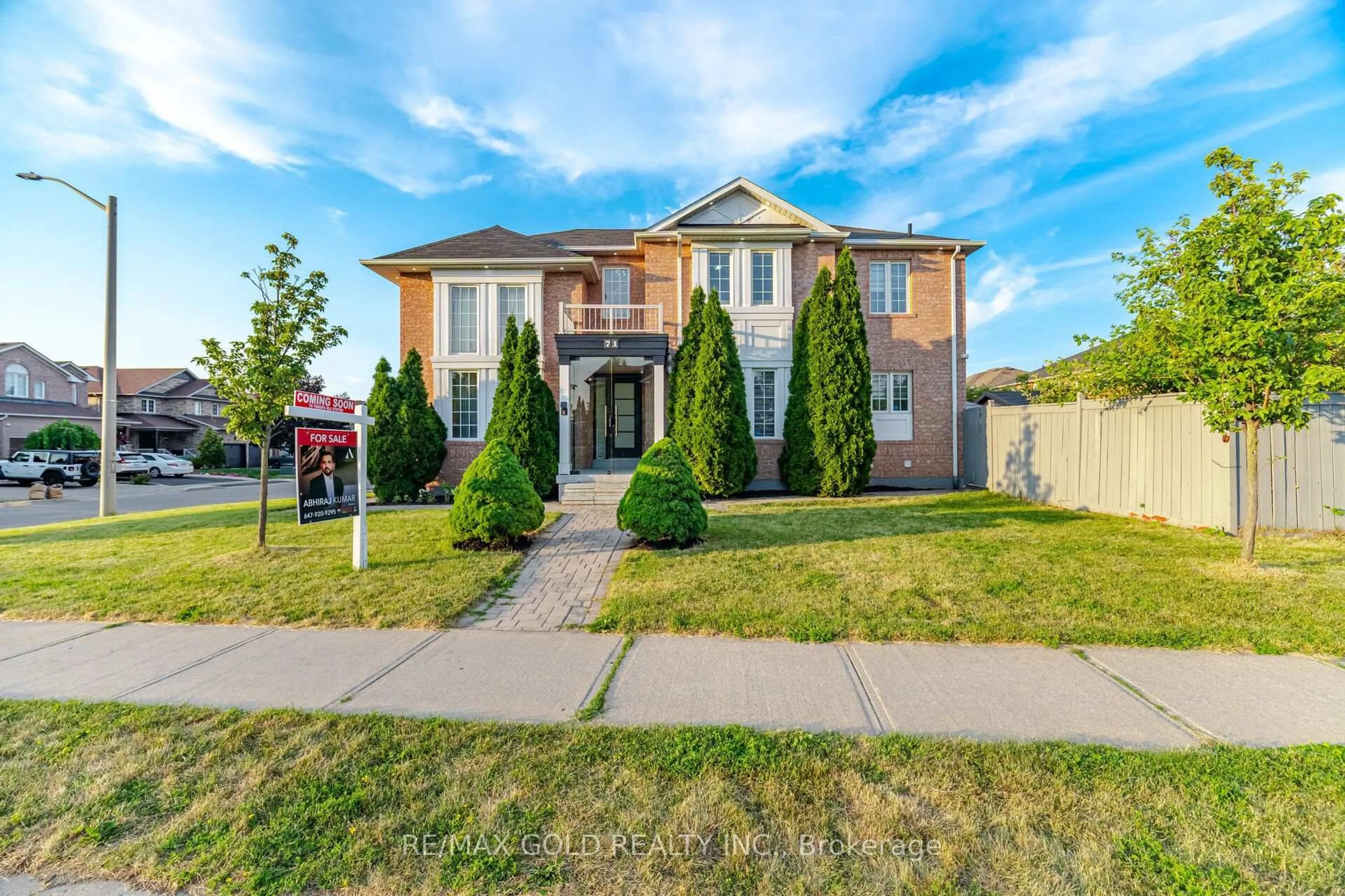 Home with brick exterior material, street for 71 LEAGATE St, Brampton Ontario L7A 3J4