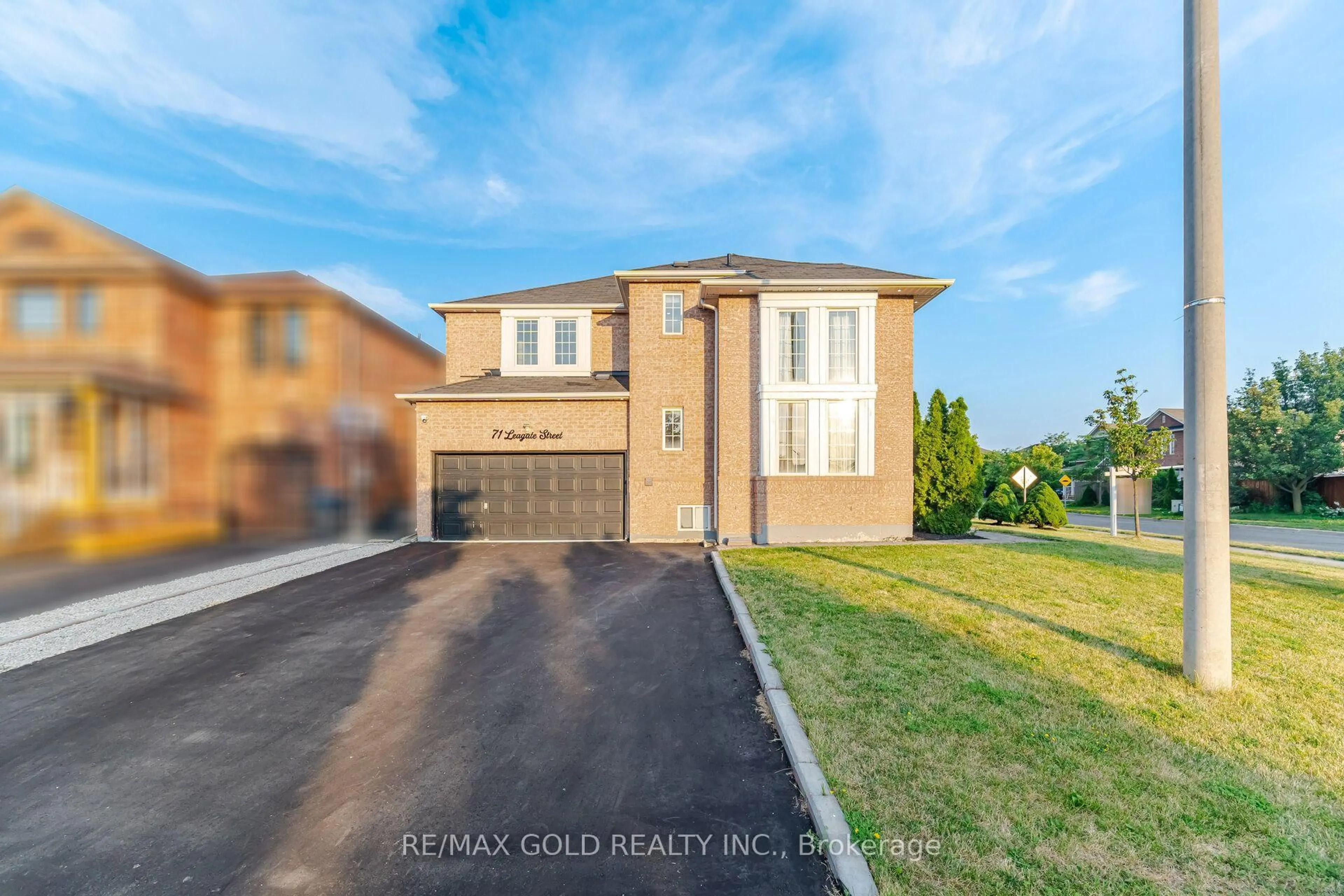 A pic from outside/outdoor area/front of a property/back of a property/a pic from drone, street for 71 LEAGATE St, Brampton Ontario L7A 3J4