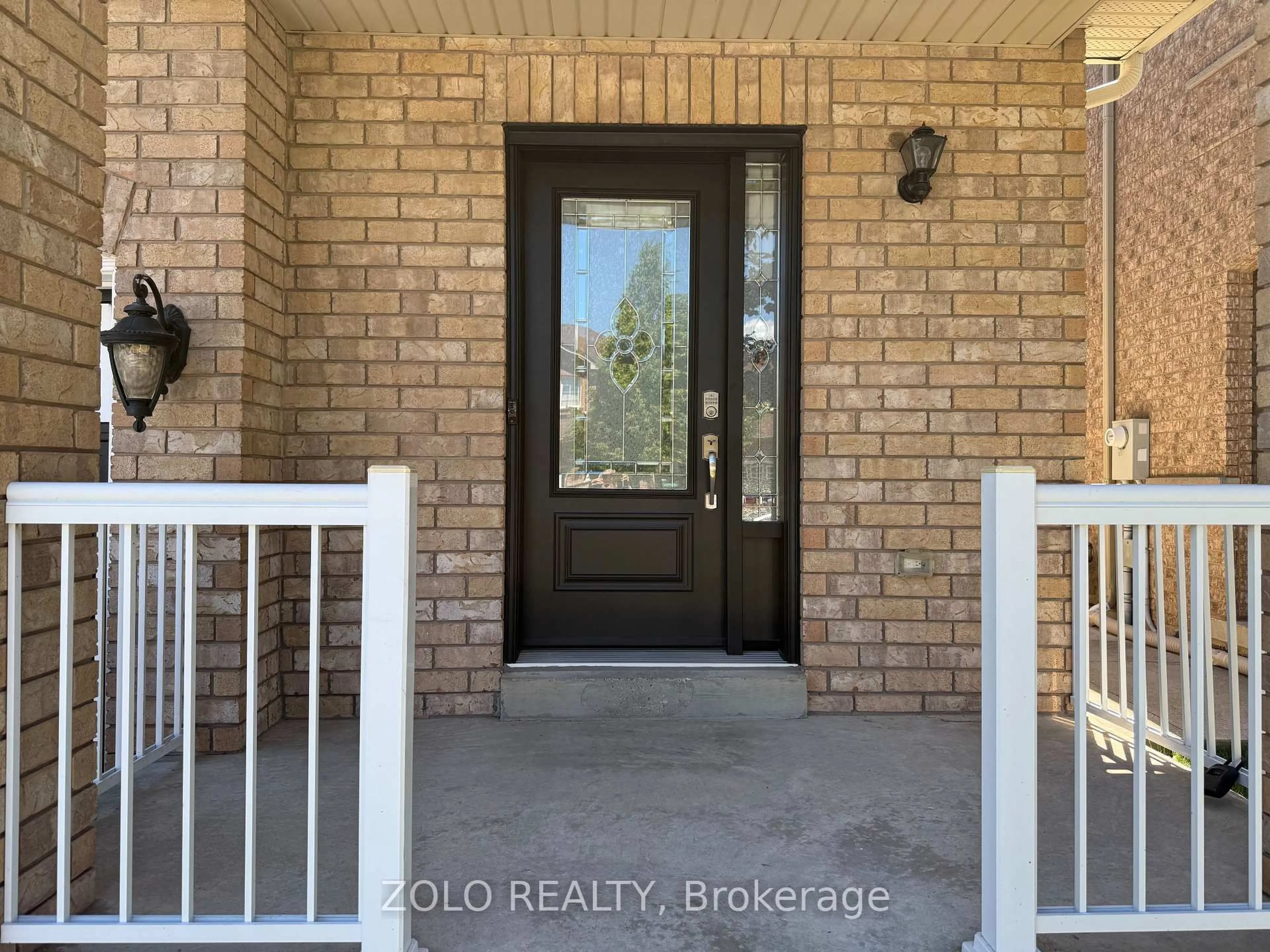 Indoor entryway for 37 Sewells Lane, Brampton Ontario L7A 2Z9
