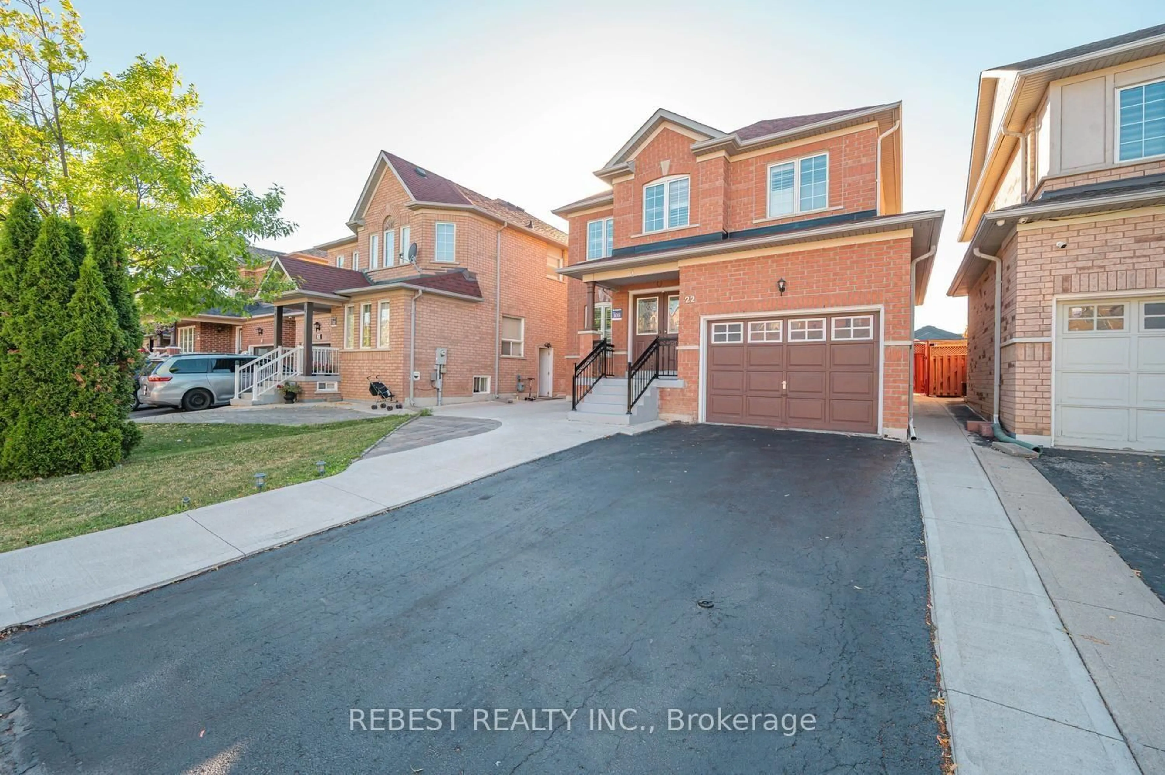 A pic from outside/outdoor area/front of a property/back of a property/a pic from drone, street for 22 Gore Valley Tr, Brampton Ontario L6P 1N7