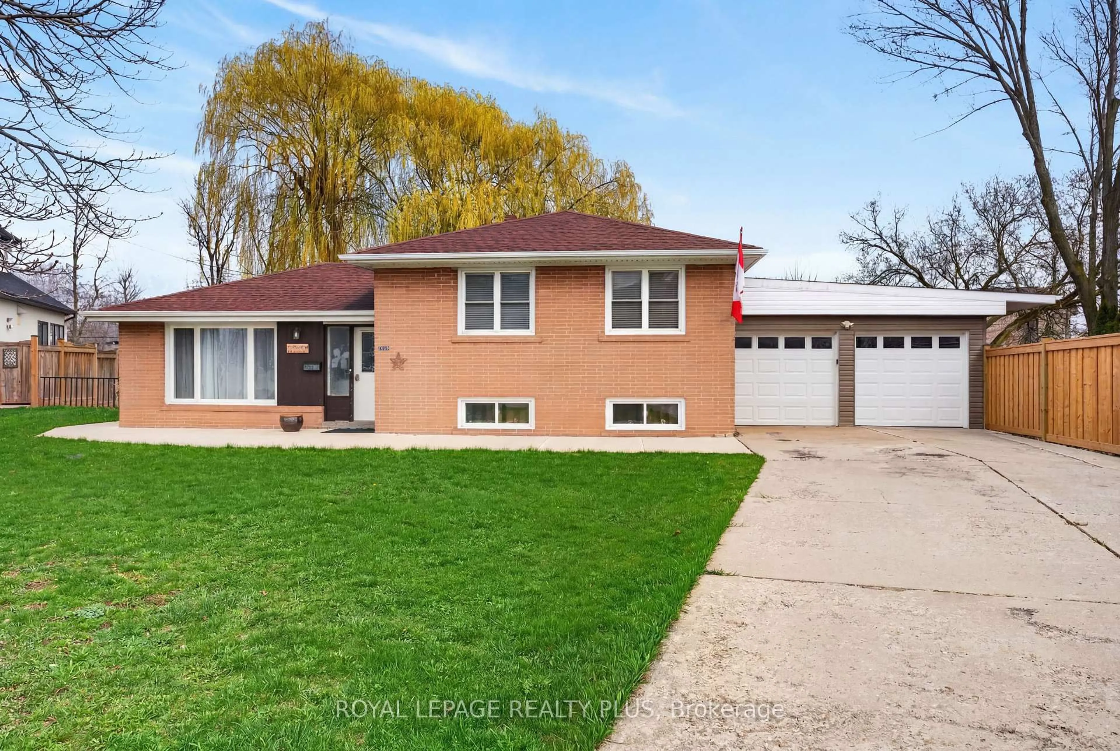 Home with vinyl exterior material, street for 1332 Stanbury Rd, Oakville Ontario L6L 2J4
