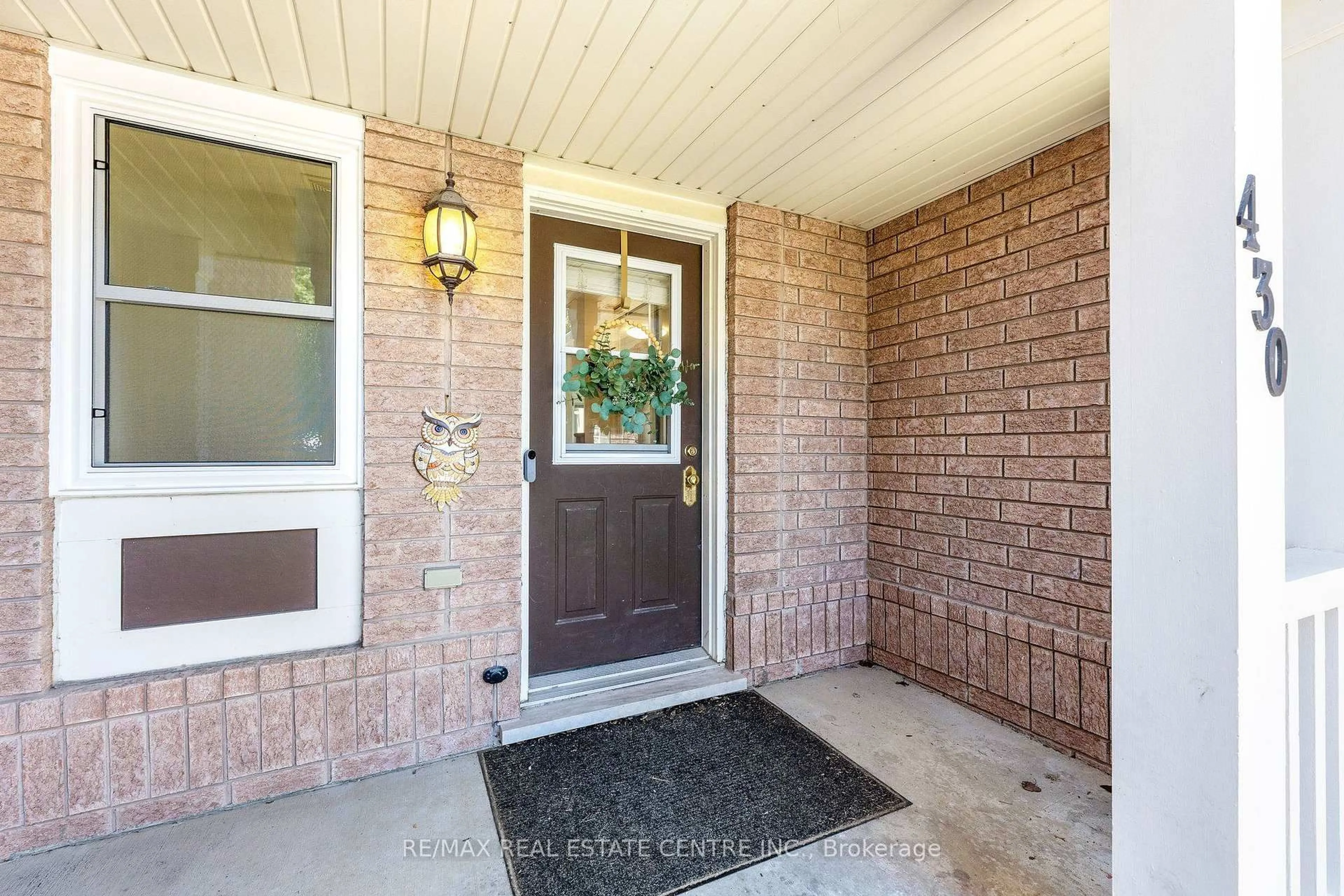 Indoor entryway for 430 Patterson Dr, Milton Ontario L9T 5N3