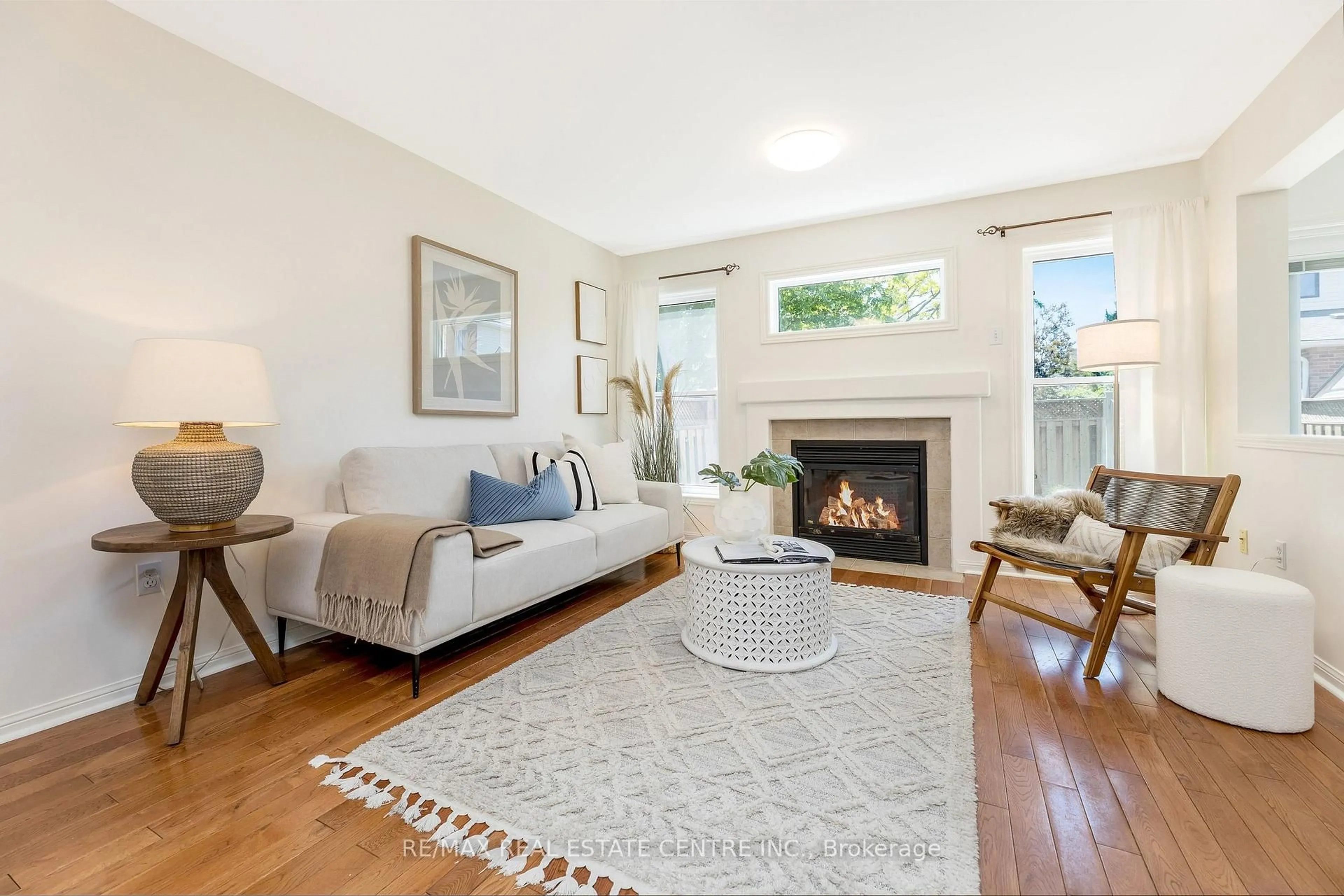 Living room with furniture, unknown for 430 Patterson Dr, Milton Ontario L9T 5N3