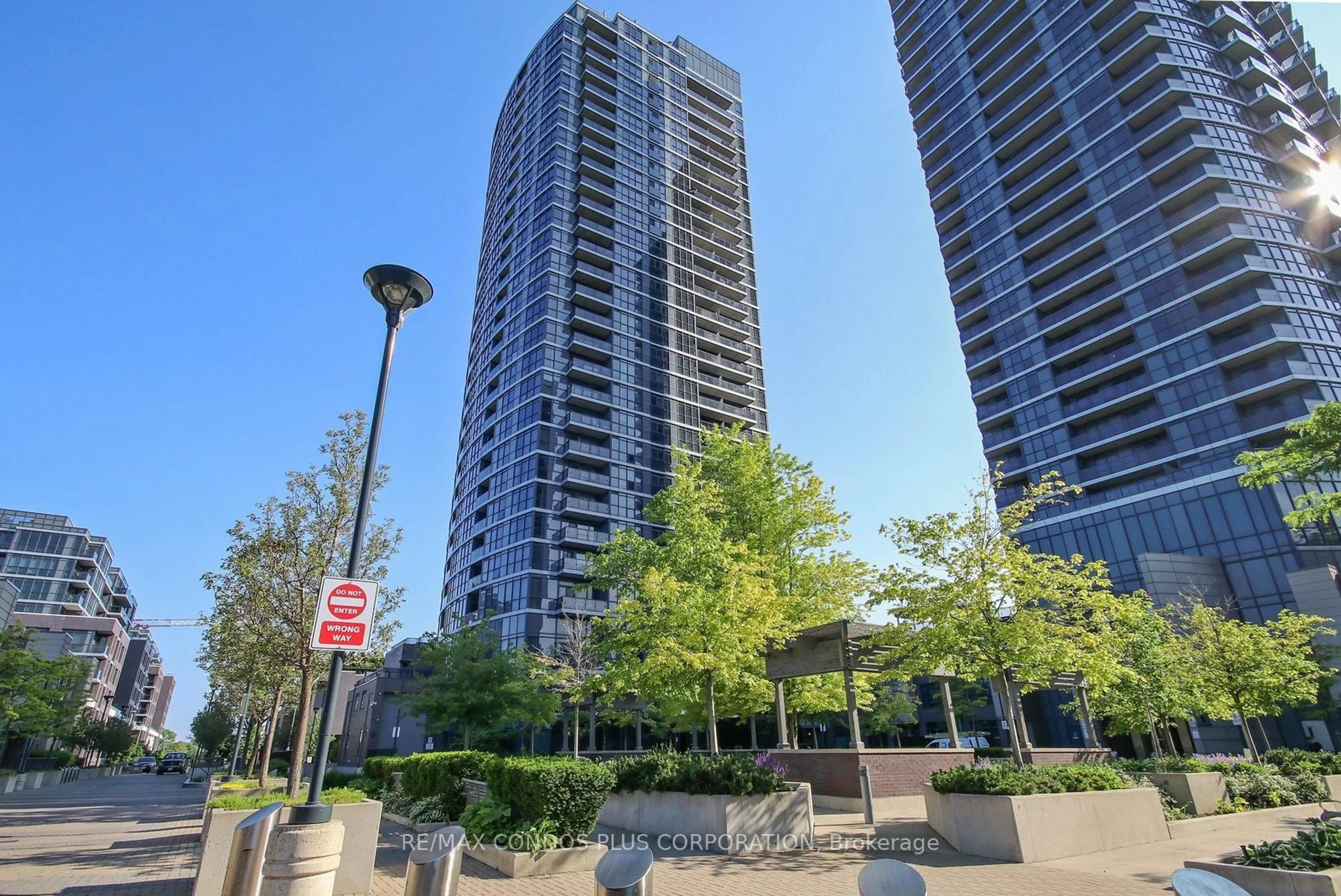 Unknown for 9 Valhalla Inn Rd #1802, Toronto Ontario M9B 1S9
