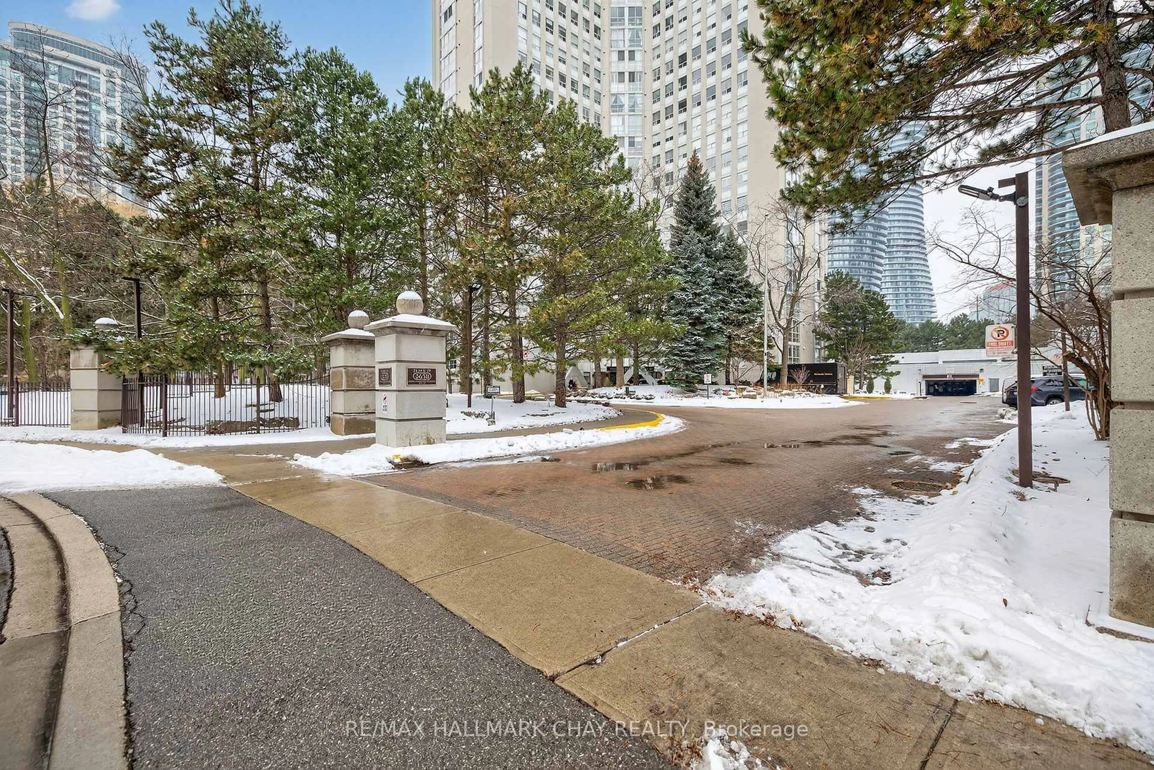 Unknown for 3650 Kaneff Cres #501, Mississauga Ontario L5A 4A1