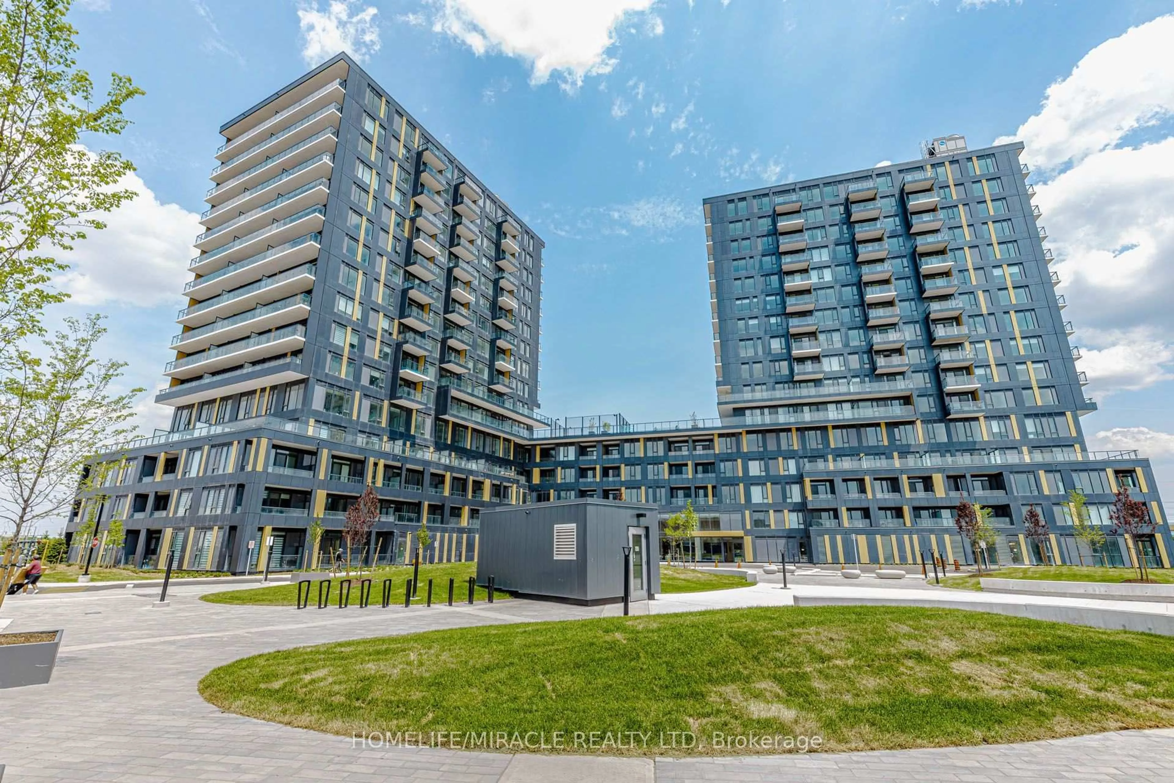 A pic from outside/outdoor area/front of a property/back of a property/a pic from drone, unknown for 4878 Powers Common #515, Burlington Ontario L7M 2B4