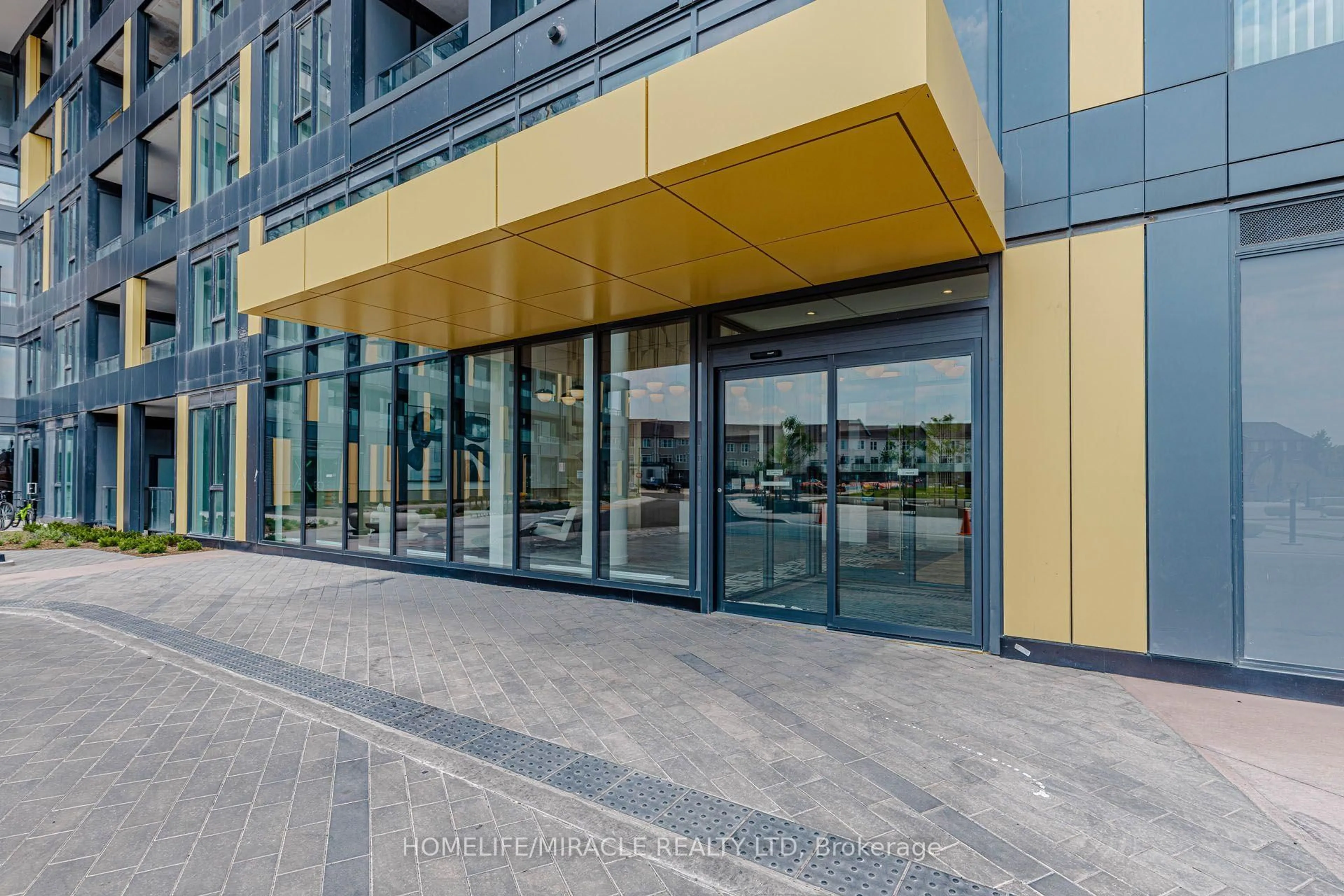 Indoor foyer for 4878 Powers Common #515, Burlington Ontario L7M 2B4
